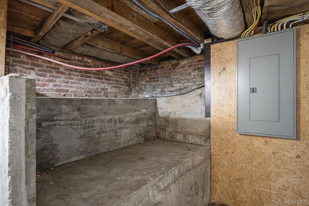 Single Family Swezey  Suffolk County, NY 11772, MLS-980192-28