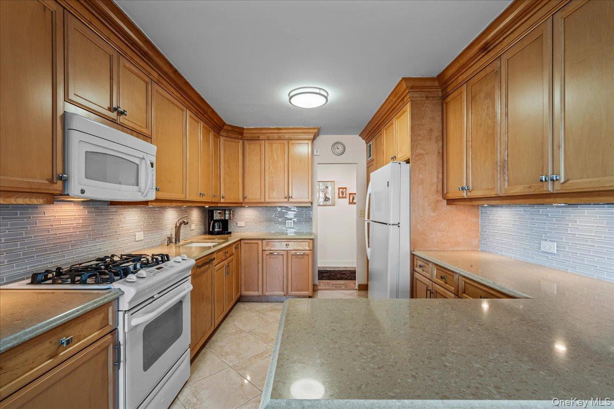 Coop Powells Cove  Queens, NY 11357, MLS-980252-7