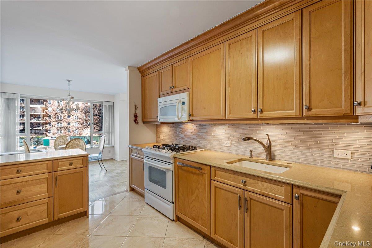 Coop Powells Cove  Queens, NY 11357, MLS-980252-8