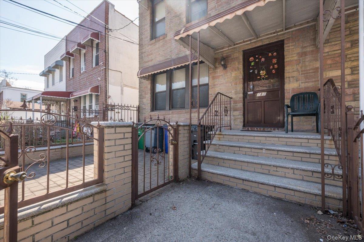 Single Family Calhoun  Bronx, NY 10465, MLS-980266-2