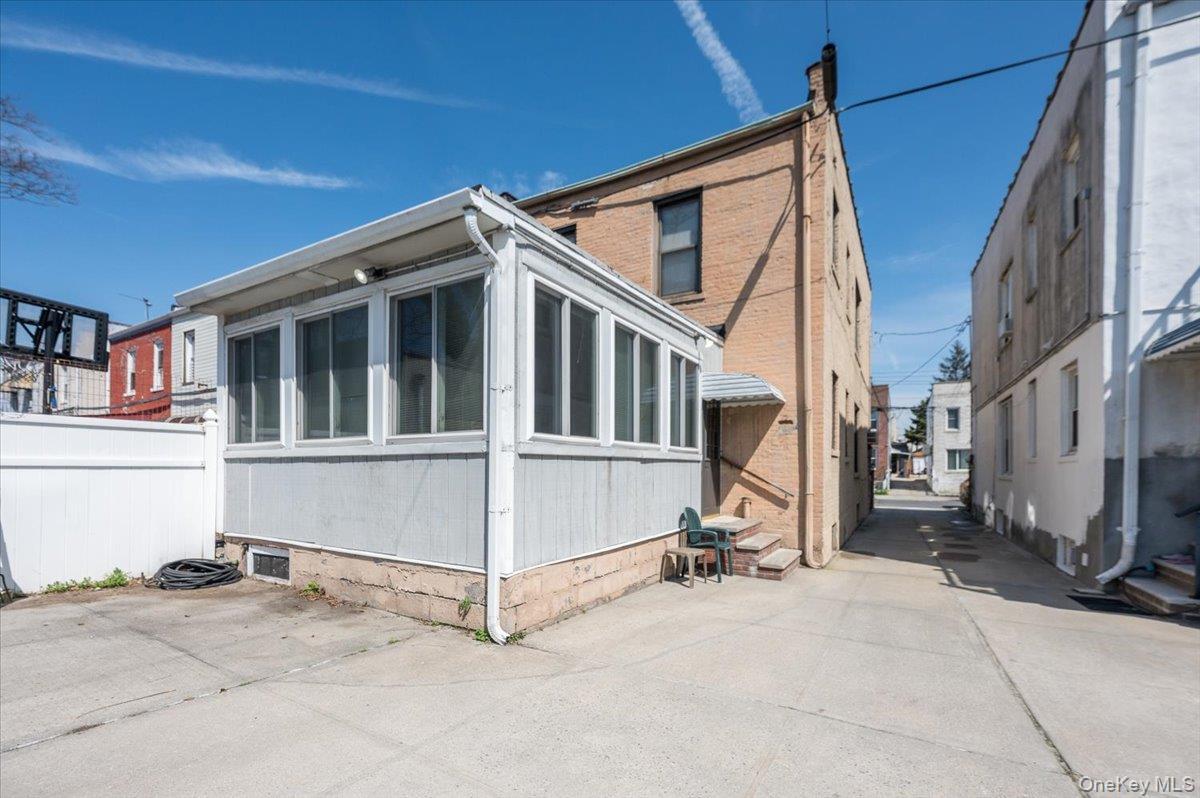 Single Family Calhoun  Bronx, NY 10465, MLS-980266-22