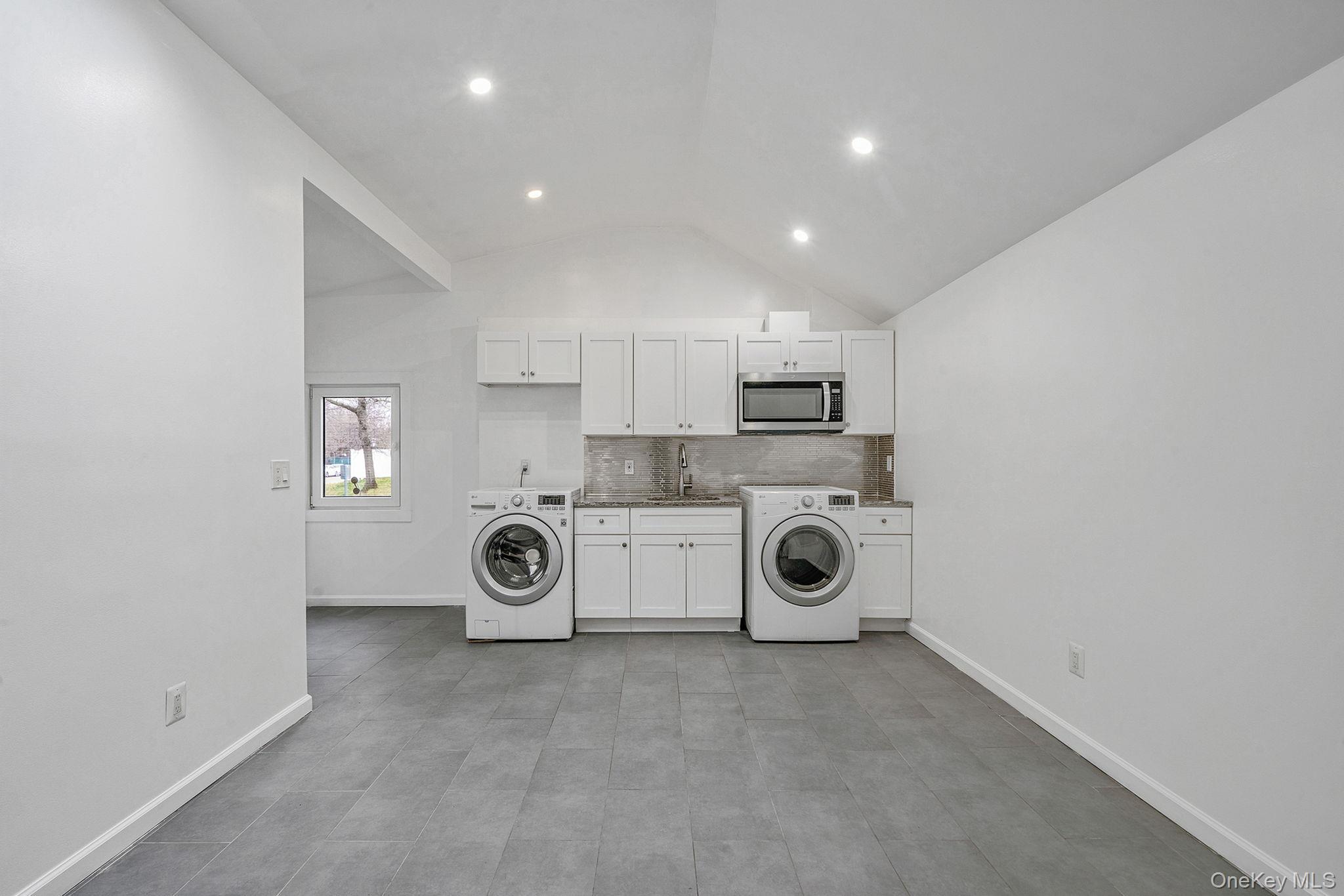 Single Family Serpentine  Suffolk County, NY 11749, MLS-980272-17