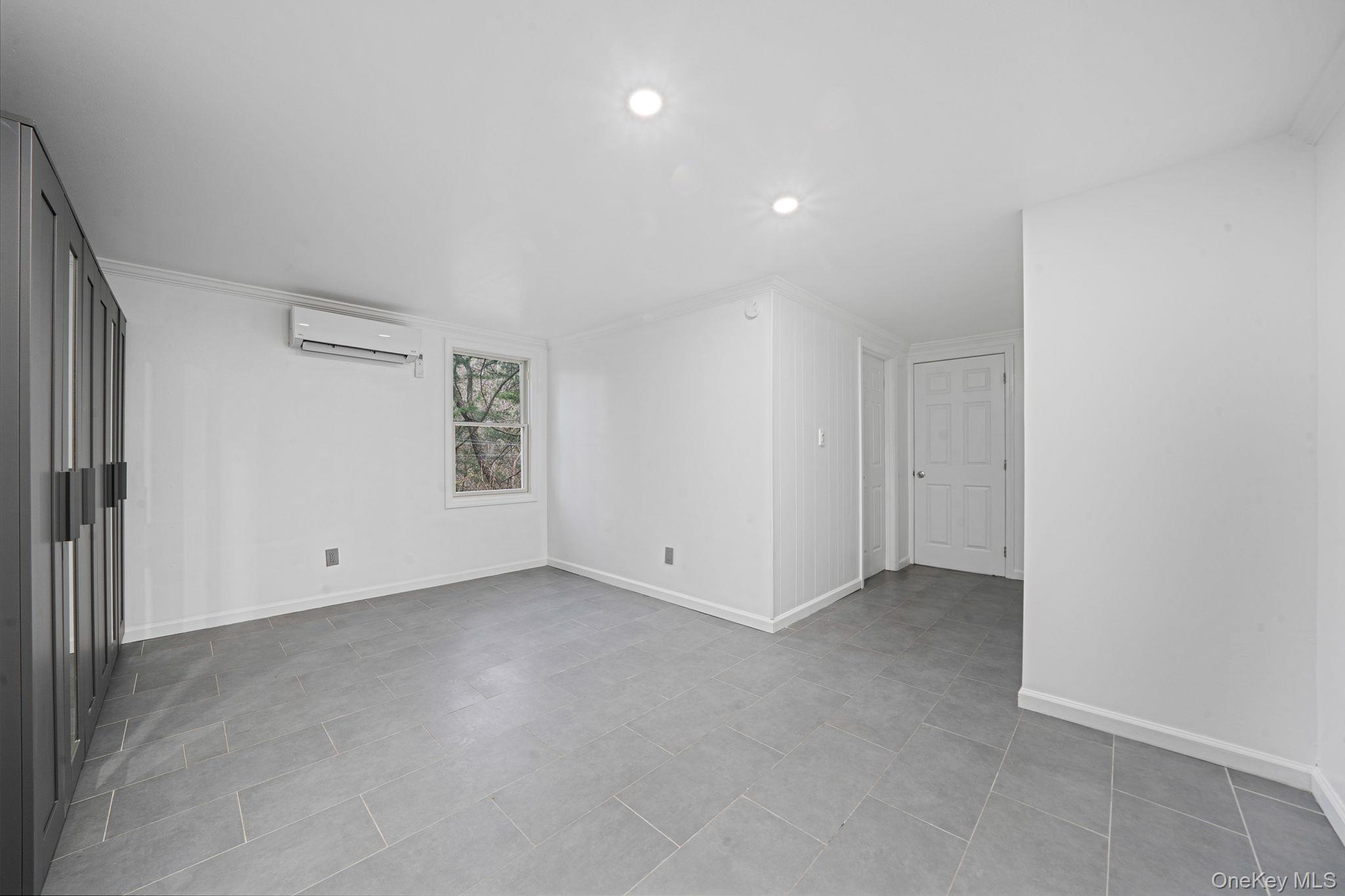 Single Family Serpentine  Suffolk County, NY 11749, MLS-980272-22