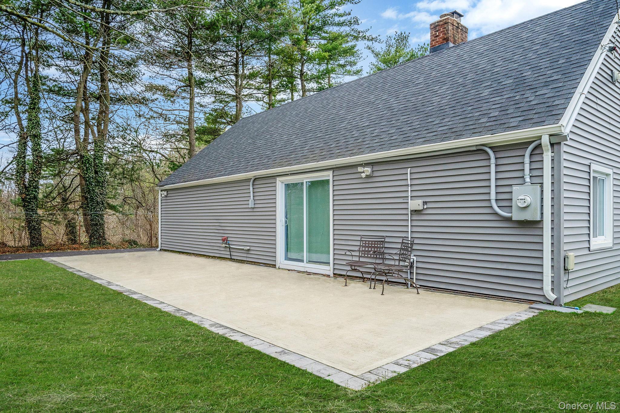 Single Family Serpentine  Suffolk County, NY 11749, MLS-980272-36