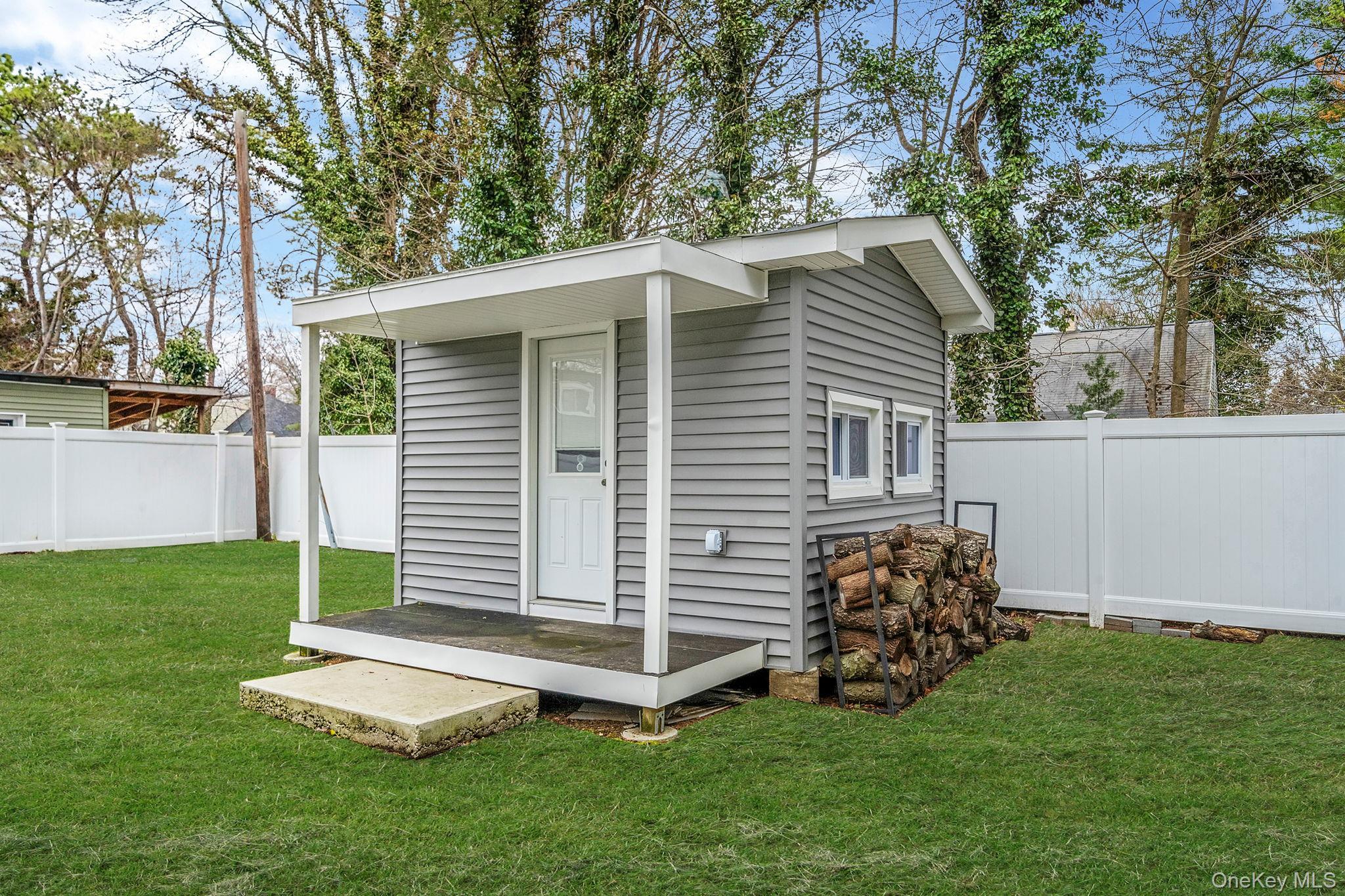 Single Family Serpentine  Suffolk County, NY 11749, MLS-980272-37
