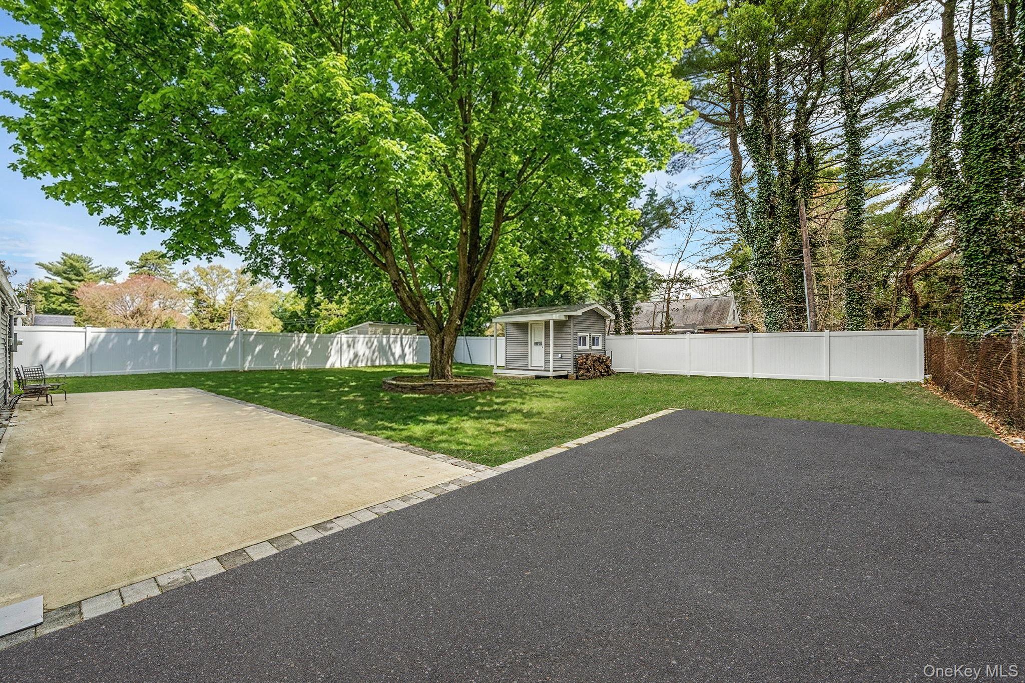 Single Family Serpentine  Suffolk County, NY 11749, MLS-980272-39