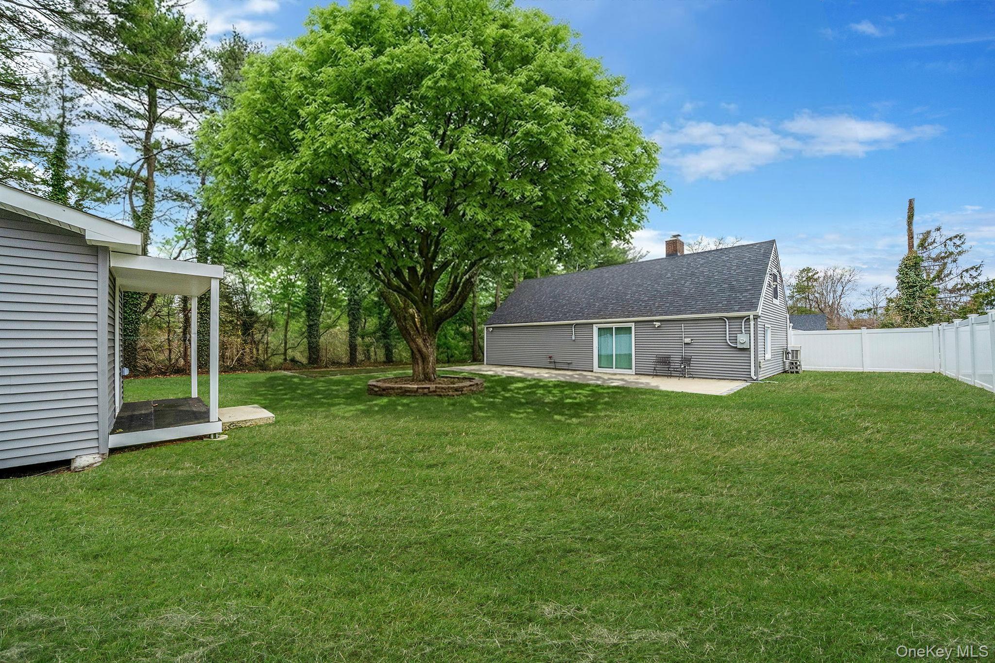 Single Family Serpentine  Suffolk County, NY 11749, MLS-980272-40