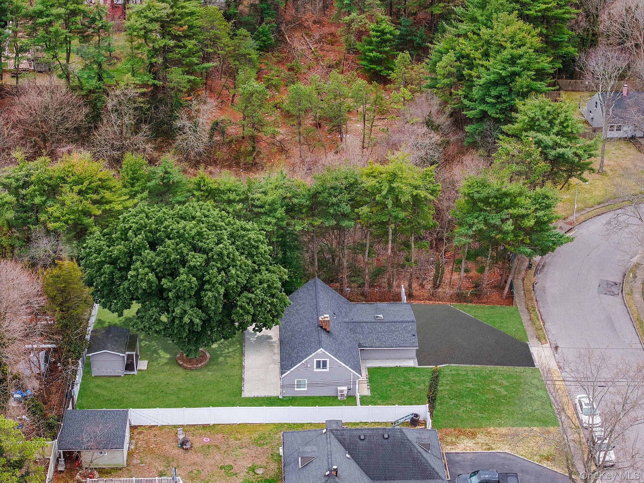 Single Family Serpentine  Suffolk County, NY 11749, MLS-980272-42
