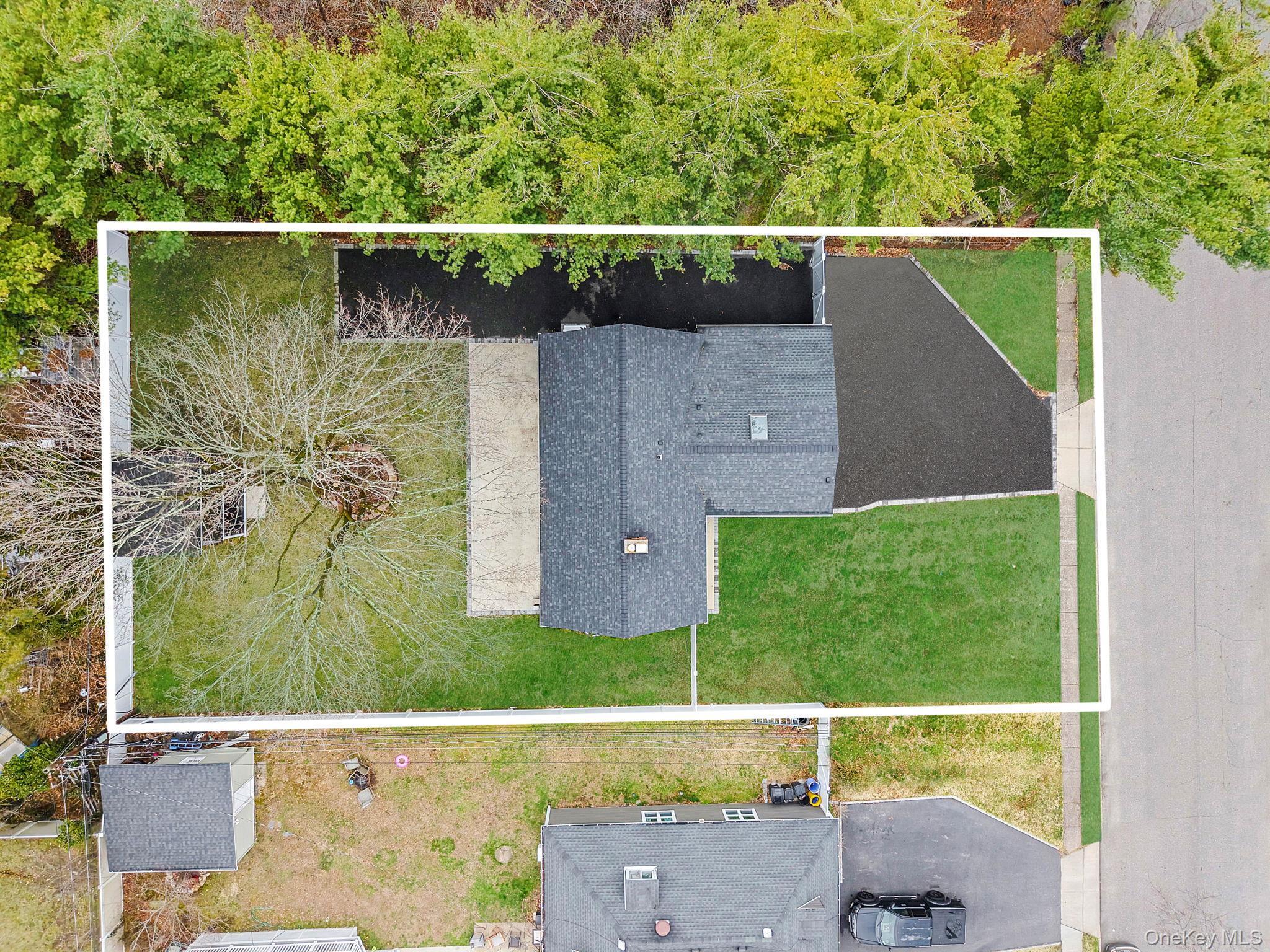 Single Family Serpentine  Suffolk County, NY 11749, MLS-980272-43