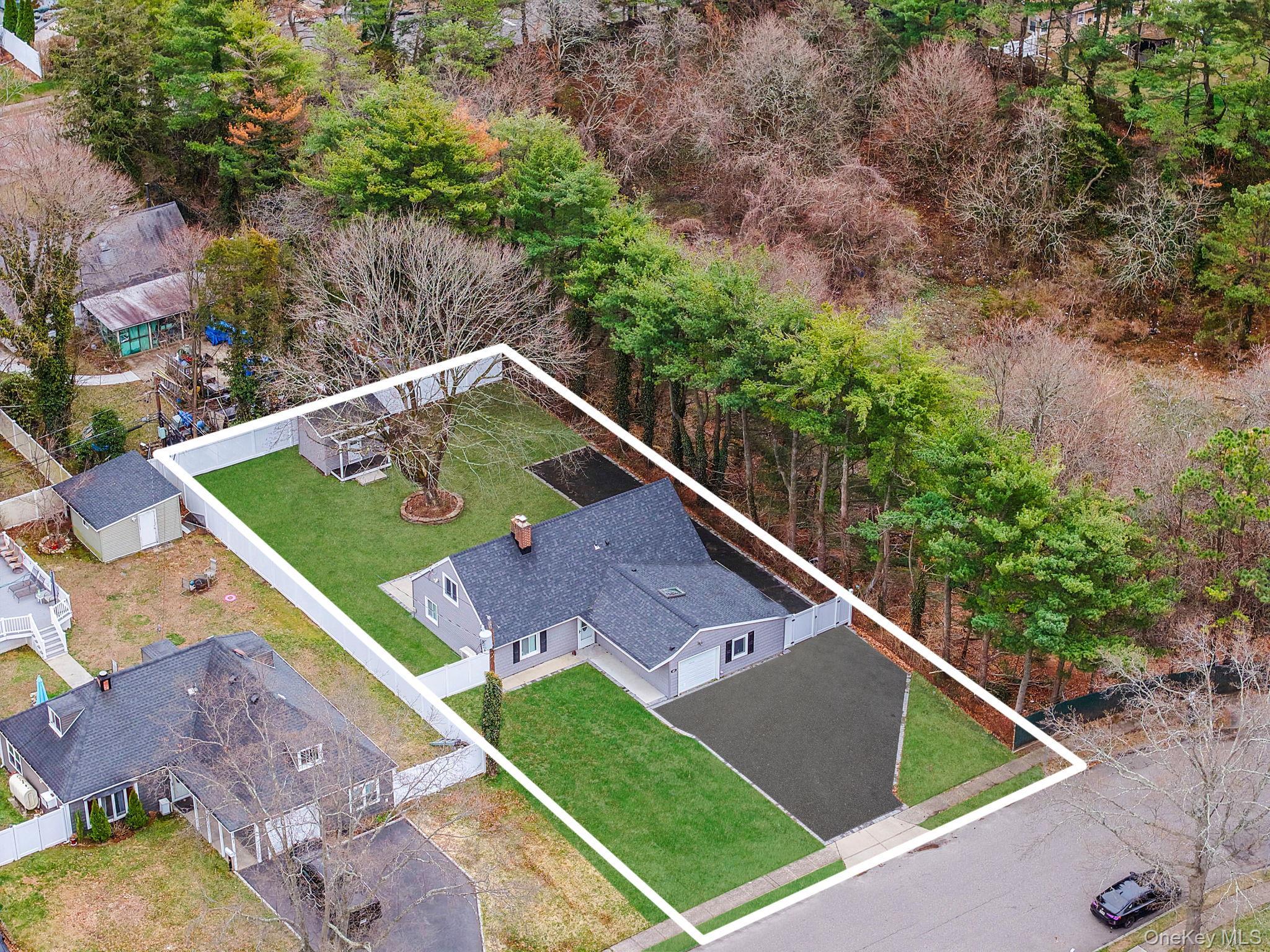 Single Family Serpentine  Suffolk County, NY 11749, MLS-980272-44