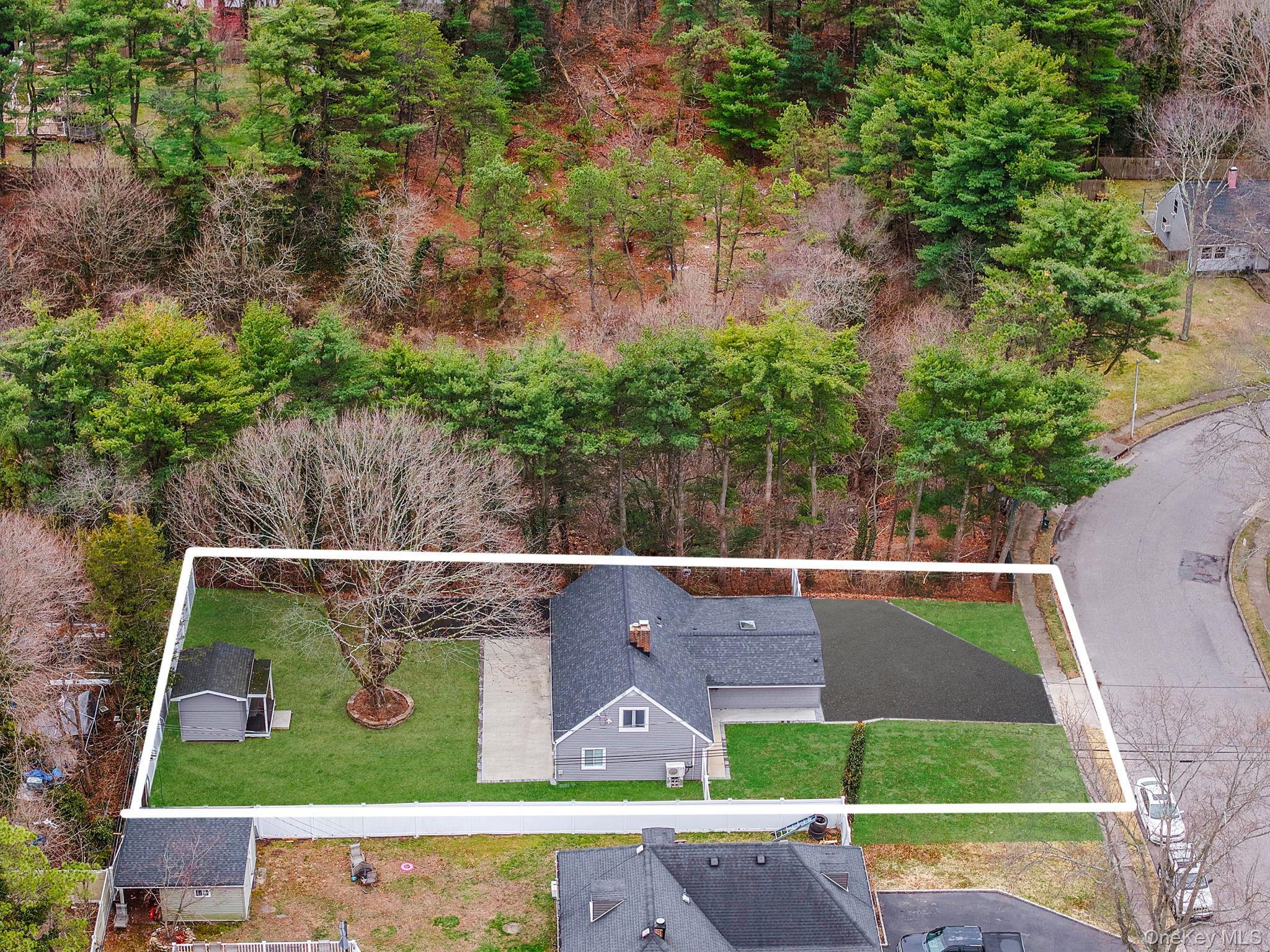 Single Family Serpentine  Suffolk County, NY 11749, MLS-980272-45