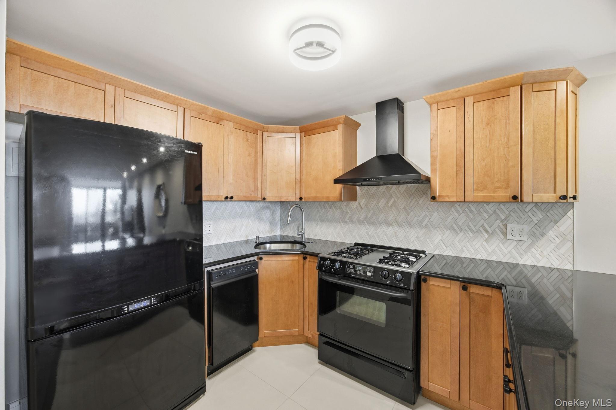 Condo Austin  Queens, NY 11415, MLS-980275-6