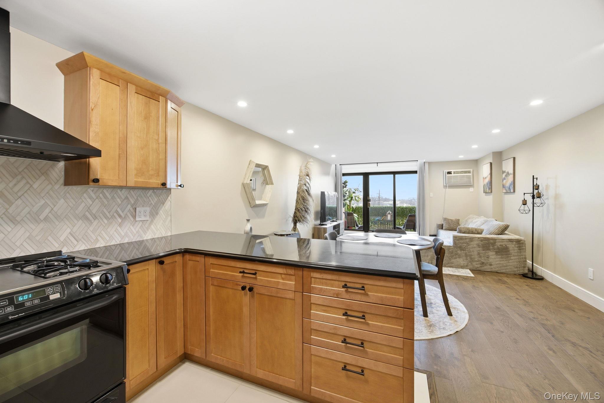 Condo Austin  Queens, NY 11415, MLS-980275-7