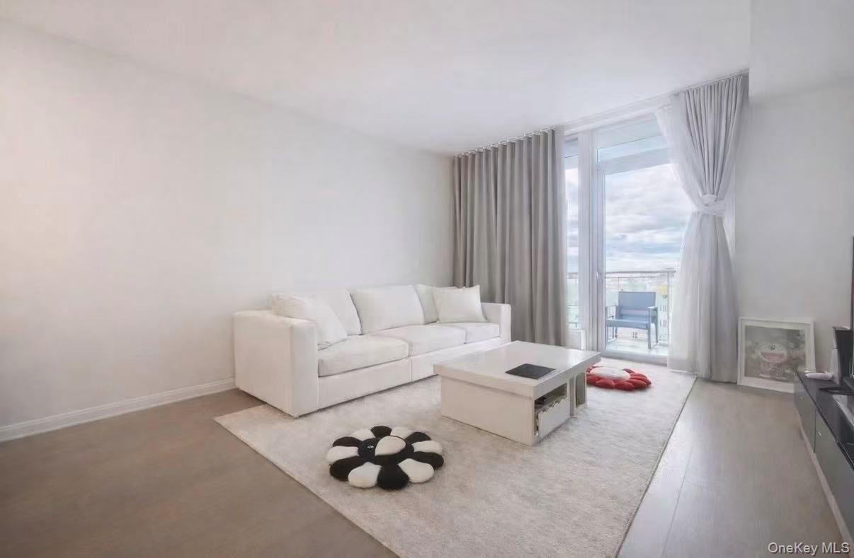 Condo 39th  Queens, NY 11354, MLS-980280-4