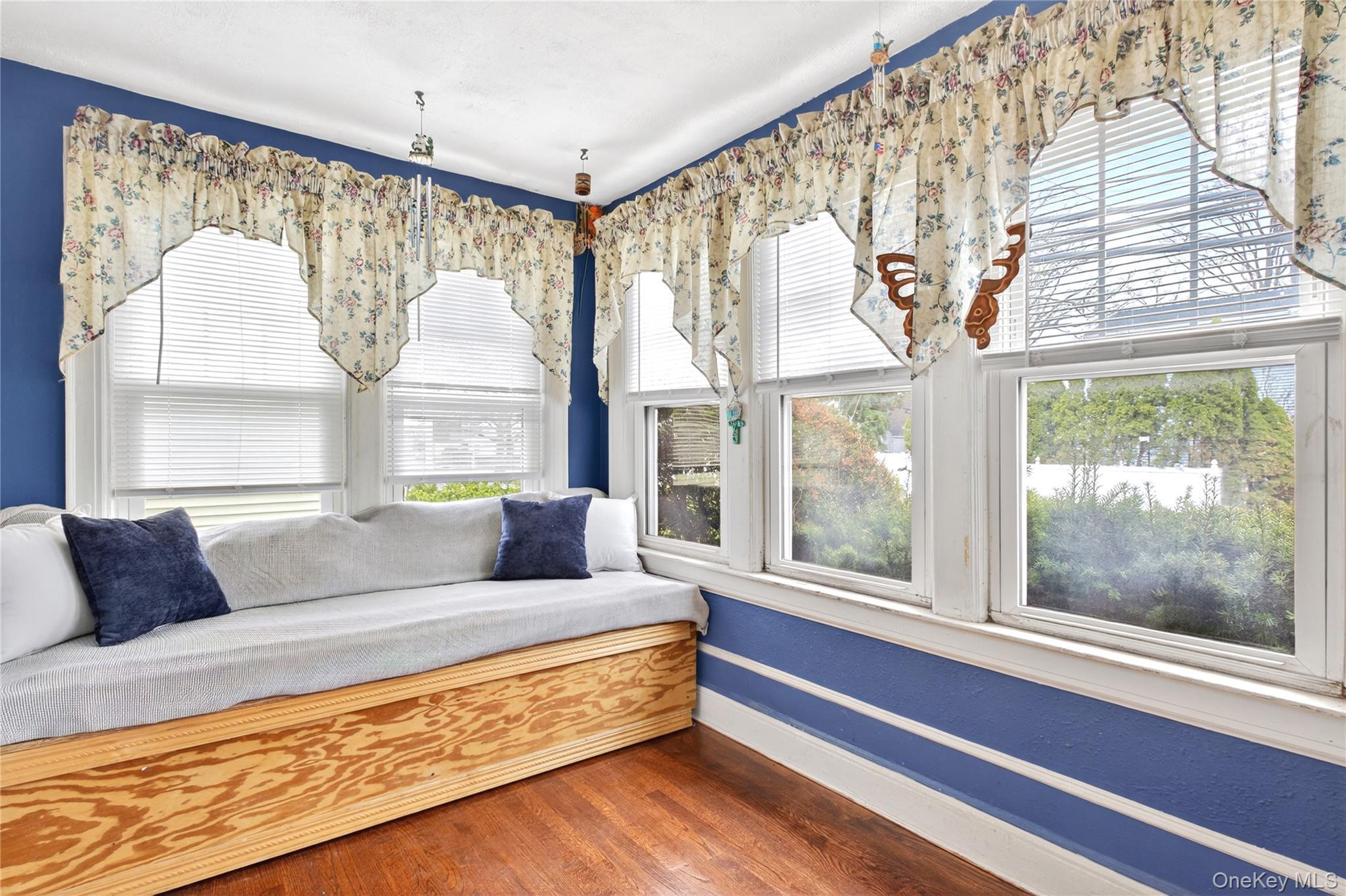 Single Family Dubois  Nassau County, NY 11581, MLS-980287-10