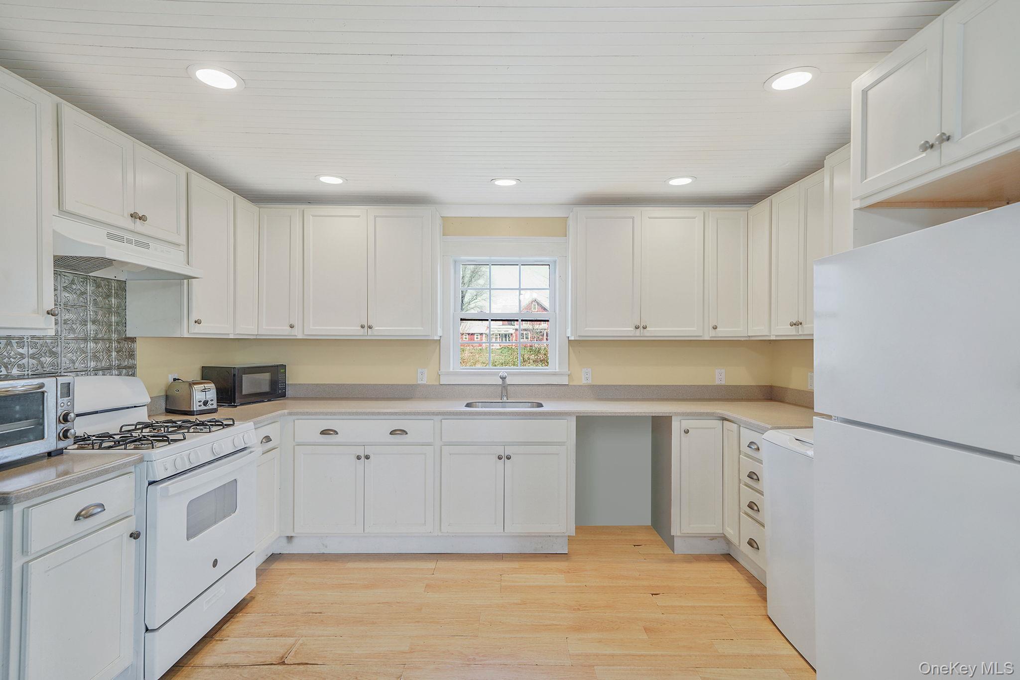 Single Family Sound Avenue  Suffolk County, NY 11901, MLS-980299-23