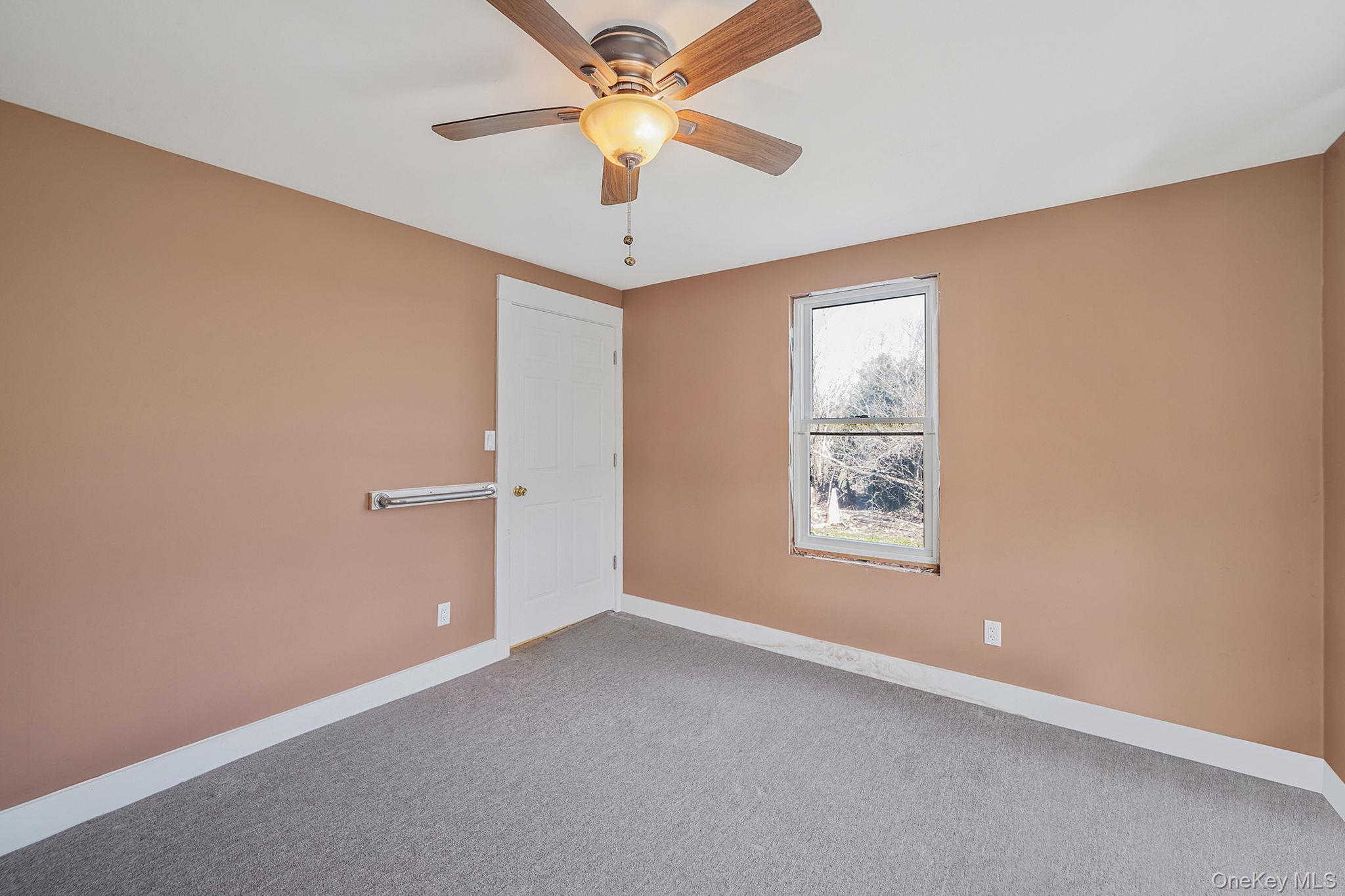 Single Family Sound Avenue  Suffolk County, NY 11901, MLS-980299-32