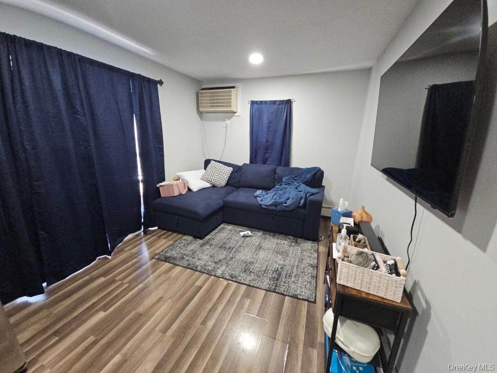 Single Family Strong Suffolk County, NY 11757, MLS-980301-9