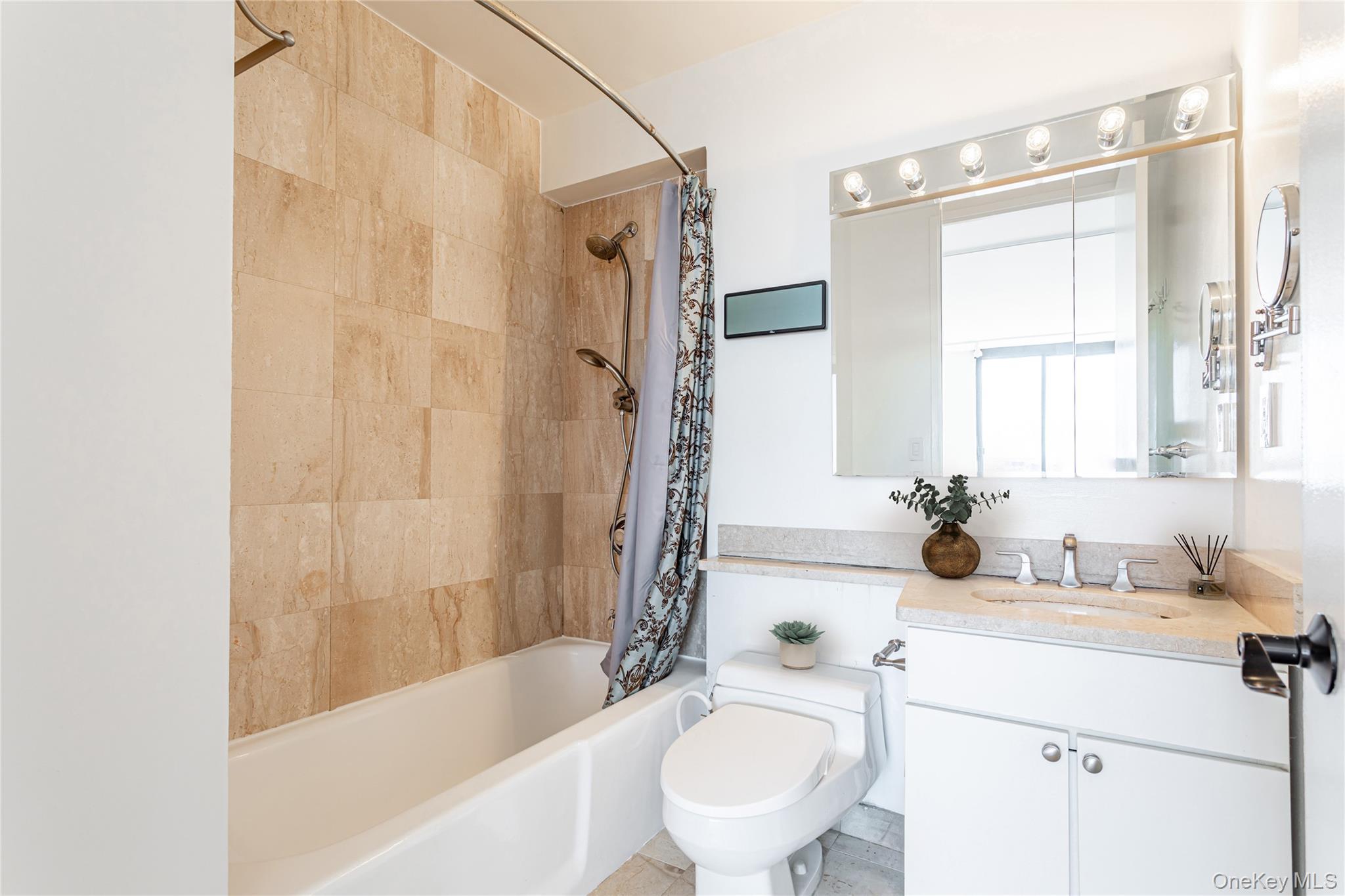 Condo 50th  Manhattan, NY 10019, MLS-980304-10