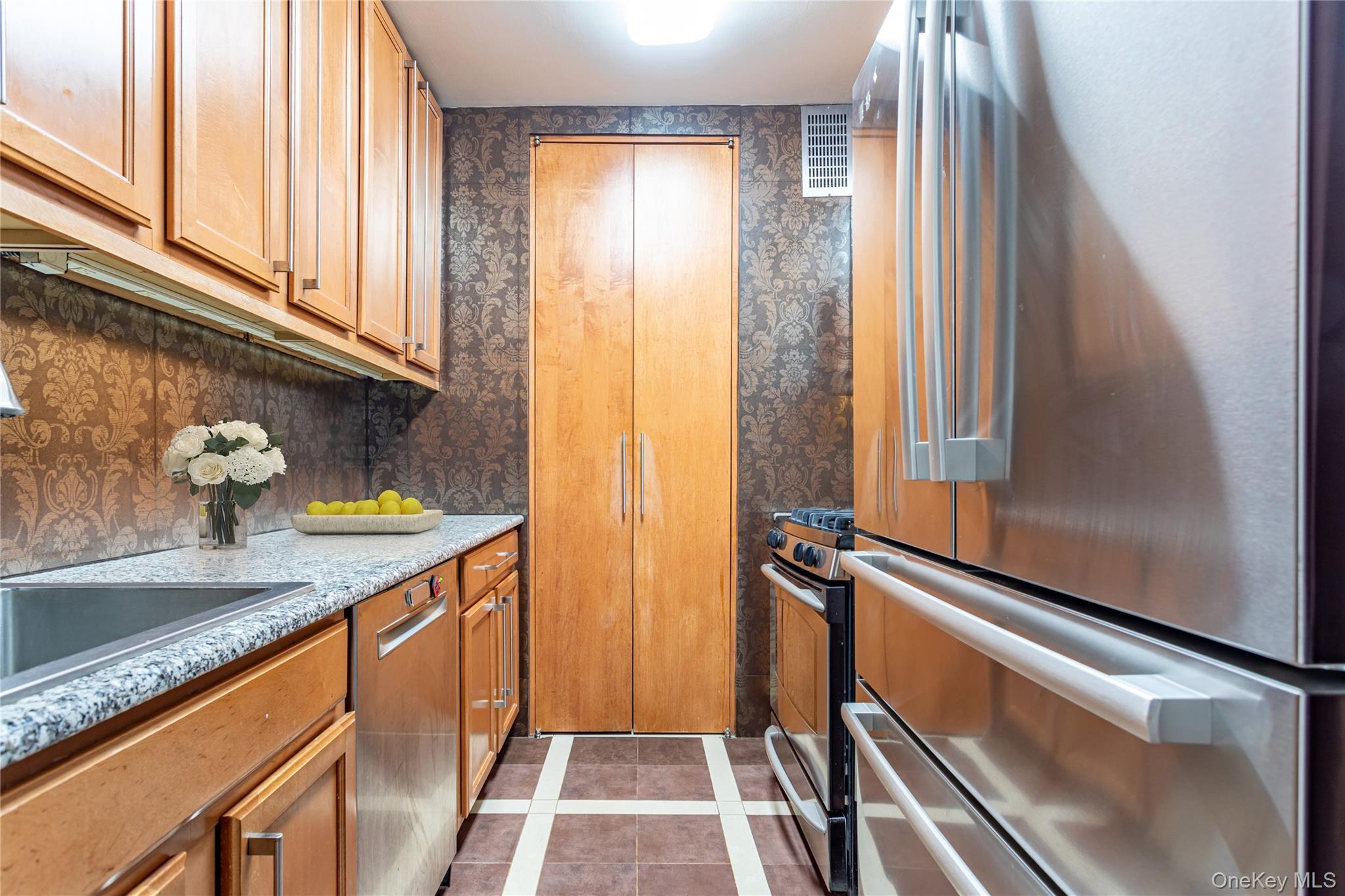 Condo 50th  Manhattan, NY 10019, MLS-980304-29