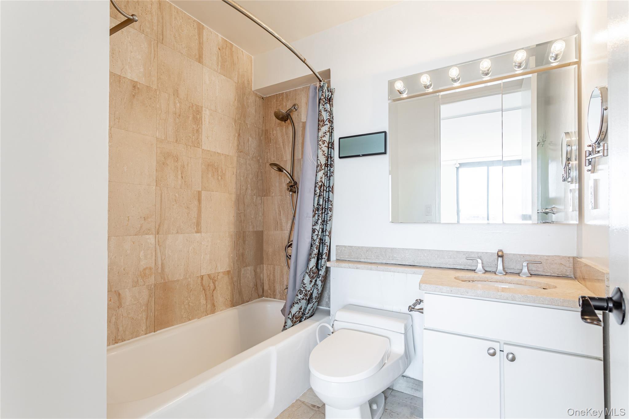 Condo 50th  Manhattan, NY 10019, MLS-980304-9