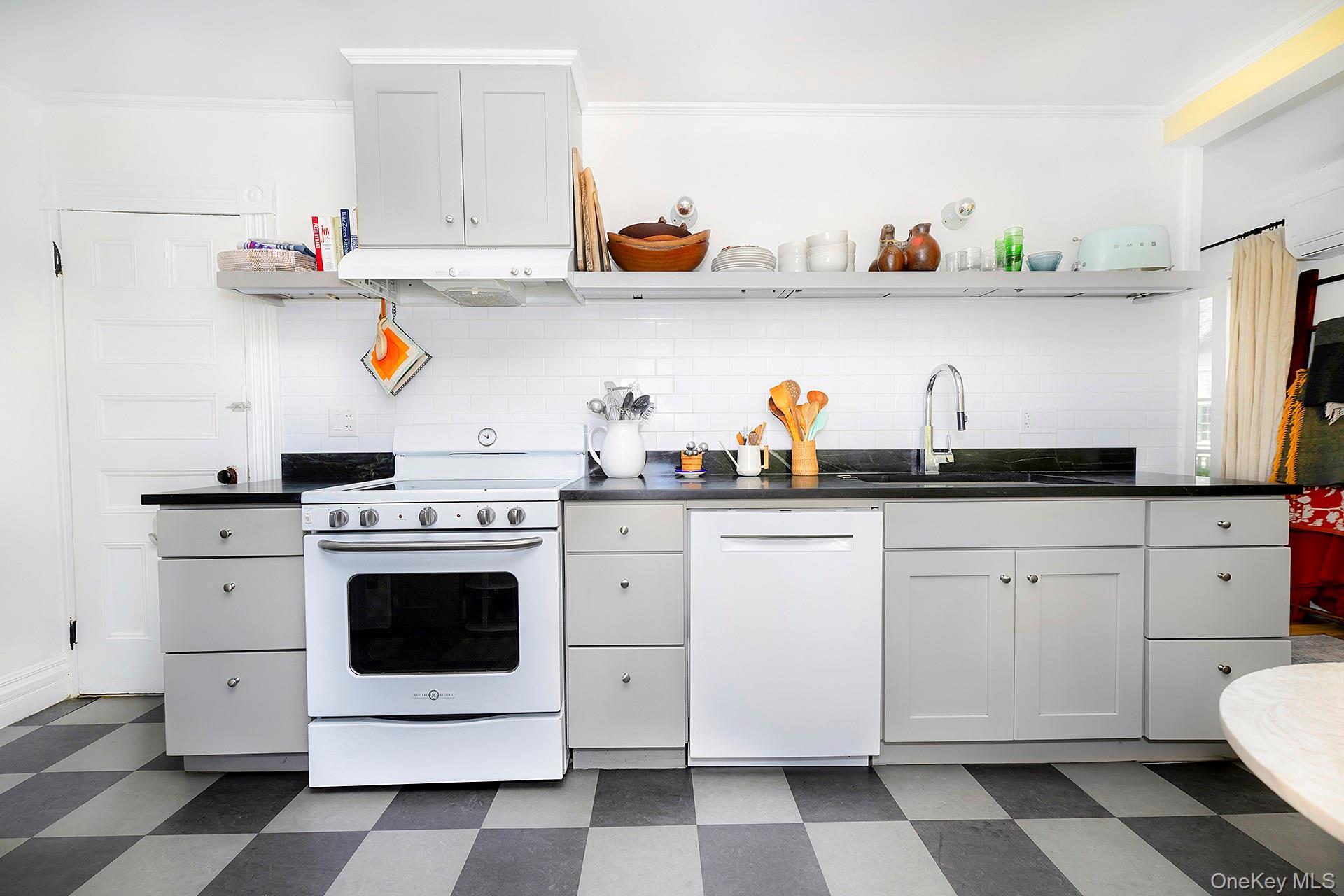 Single Family Central  Dutchess County, NY 12546, MLS-980323-18