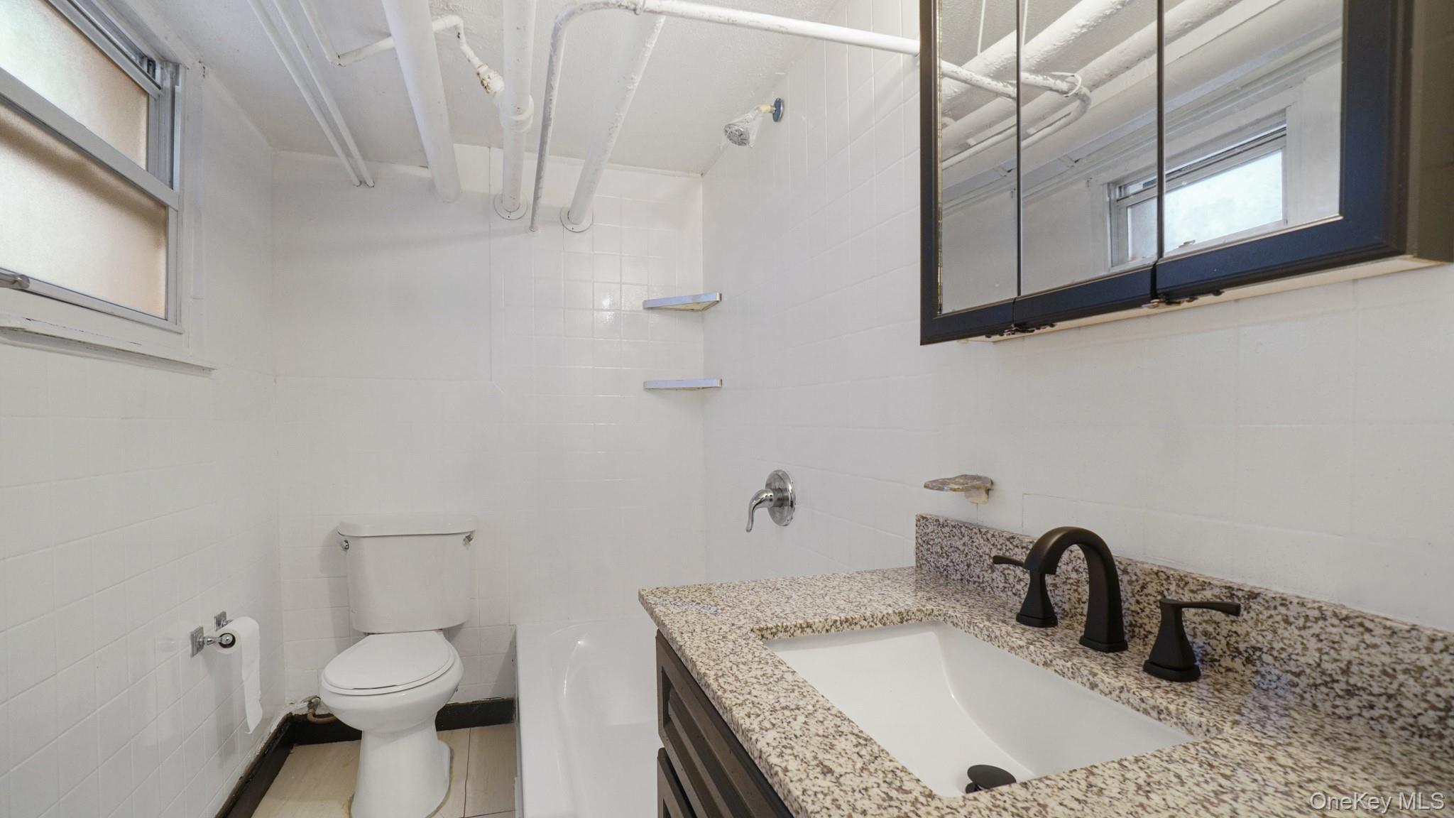 Single Family 235th Bronx, NY 10470, MLS-980325-22