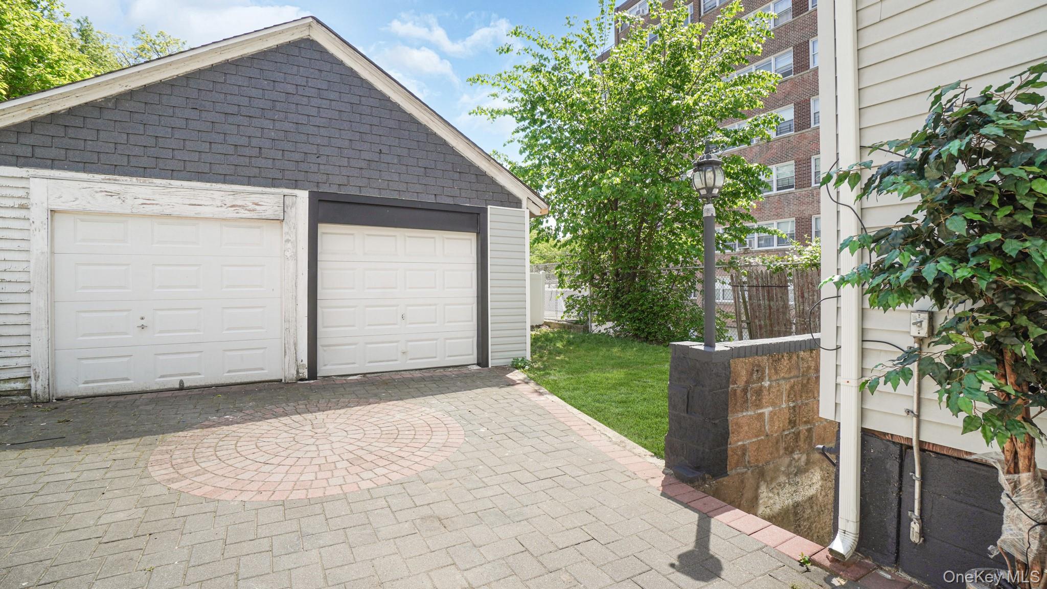 Single Family 235th Bronx, NY 10470, MLS-980325-24