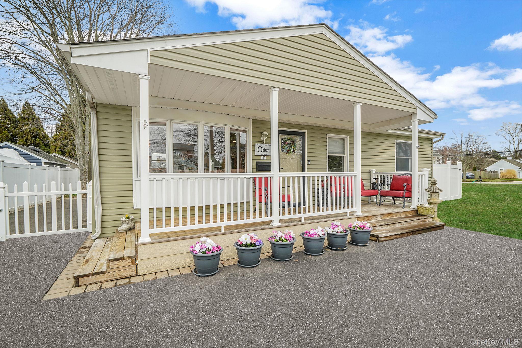 Single Family Nehring  Suffolk County, NY 11702, MLS-980333-2