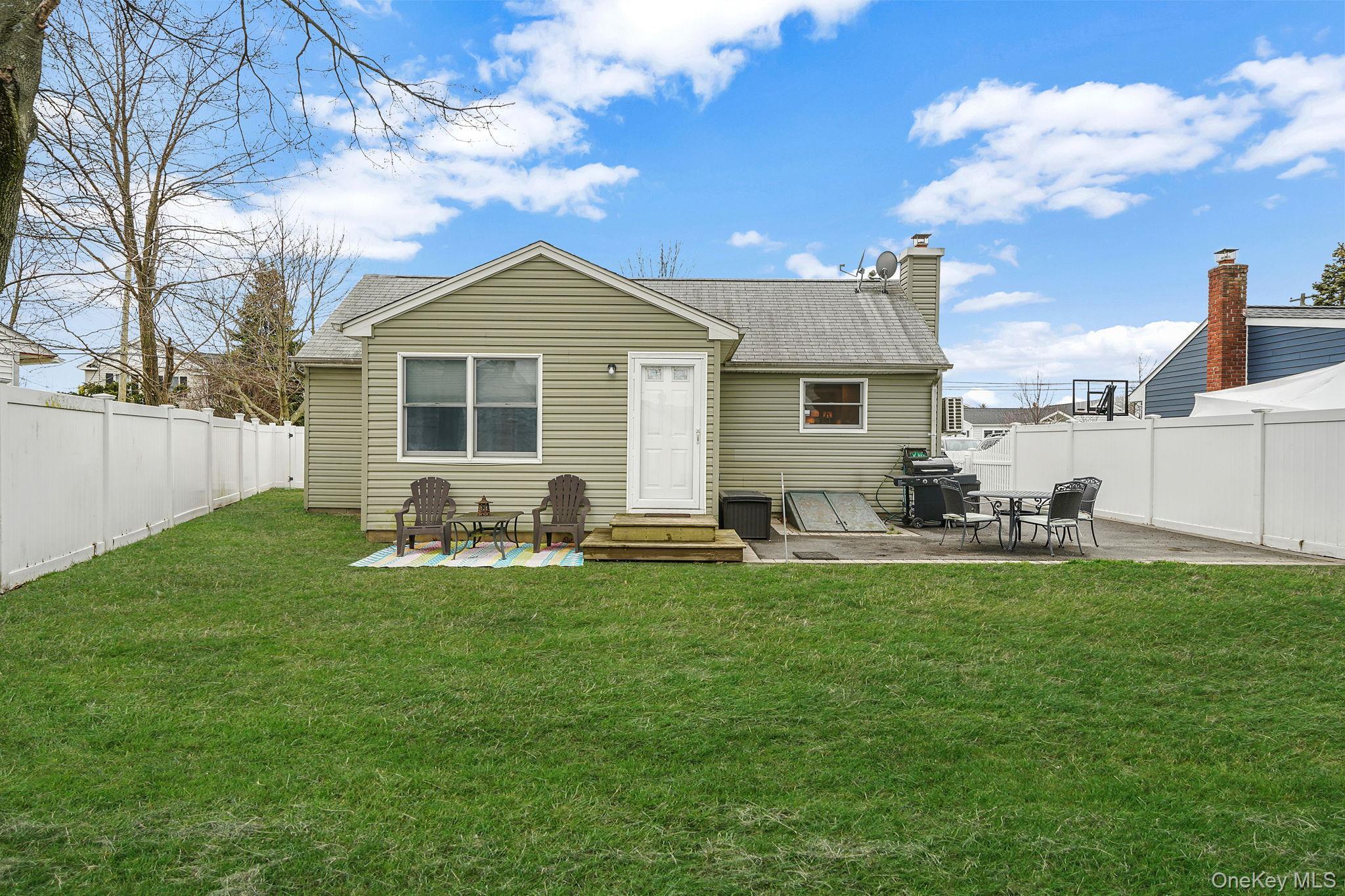 Single Family Nehring  Suffolk County, NY 11702, MLS-980333-24