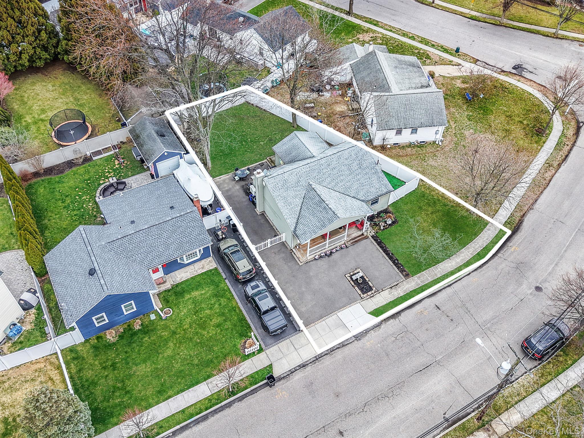 Single Family Nehring  Suffolk County, NY 11702, MLS-980333-25