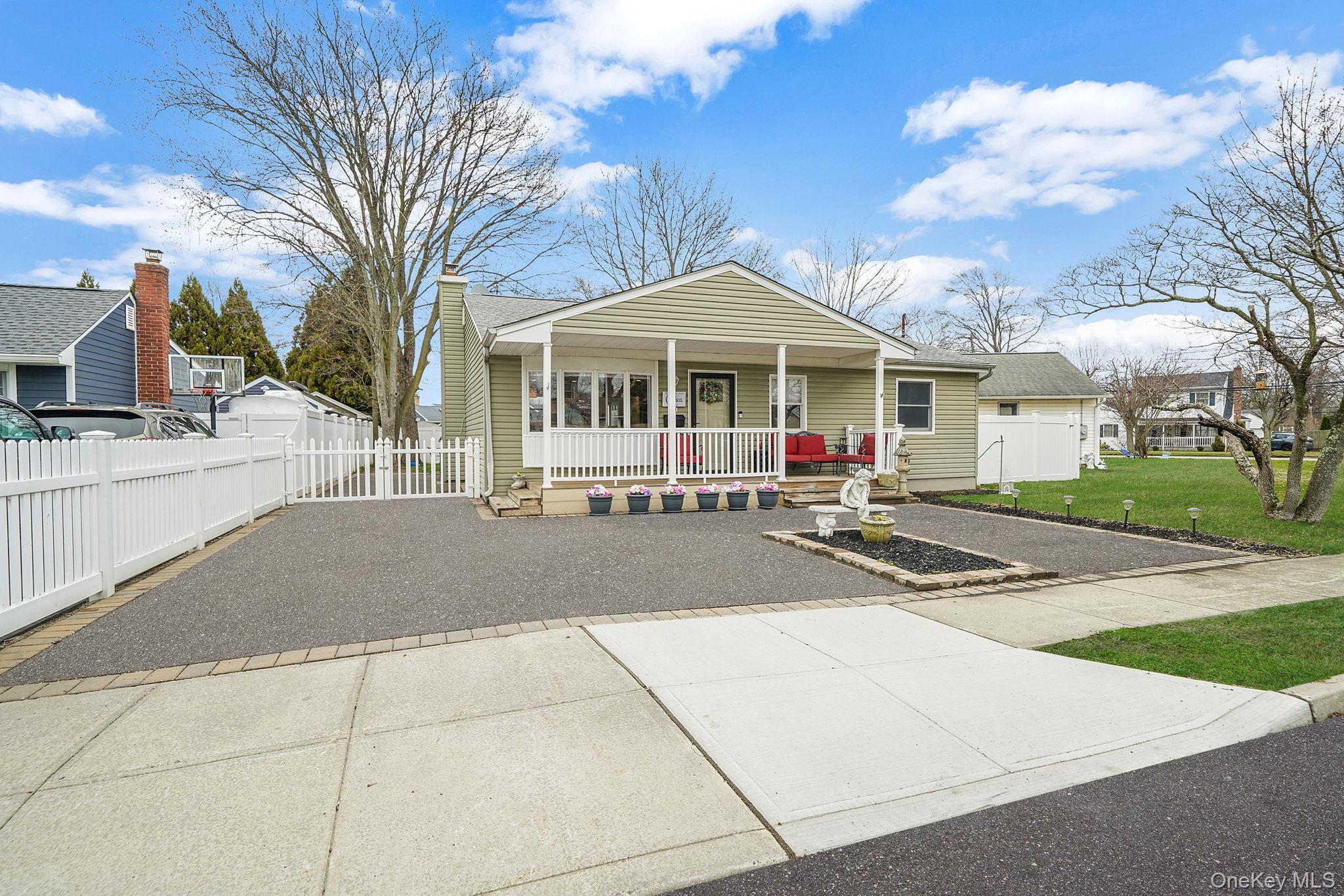 Single Family Nehring  Suffolk County, NY 11702, MLS-980333-4