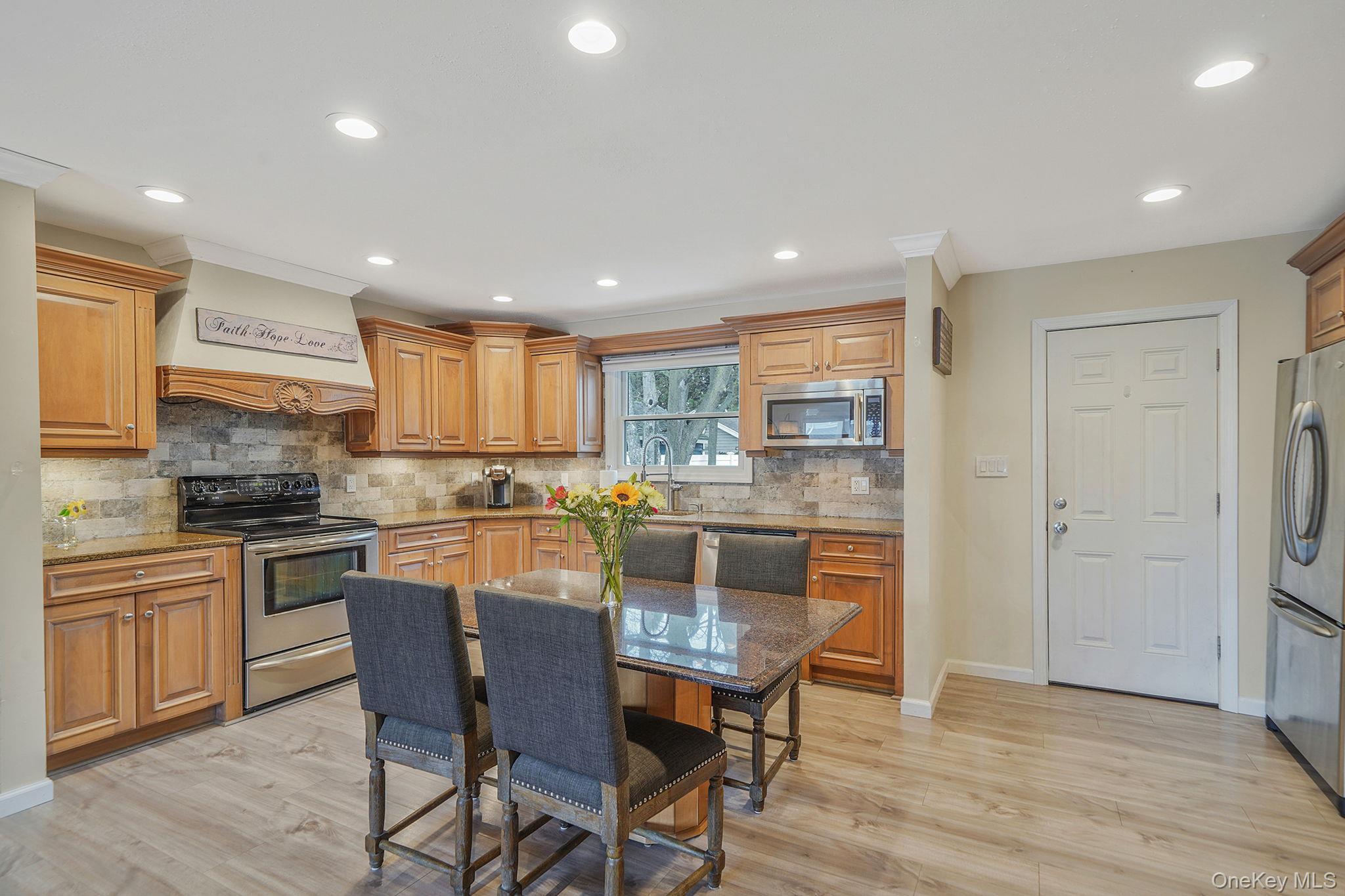 Single Family Nehring  Suffolk County, NY 11702, MLS-980333-8