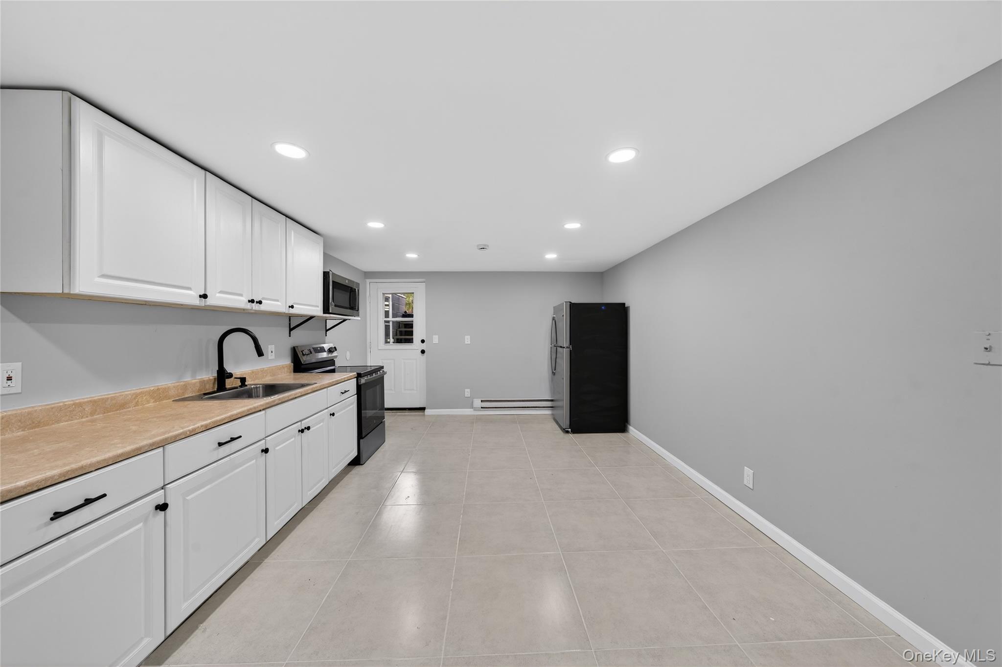 Single Family Oak  Suffolk County, NY 11967, MLS-980355-21