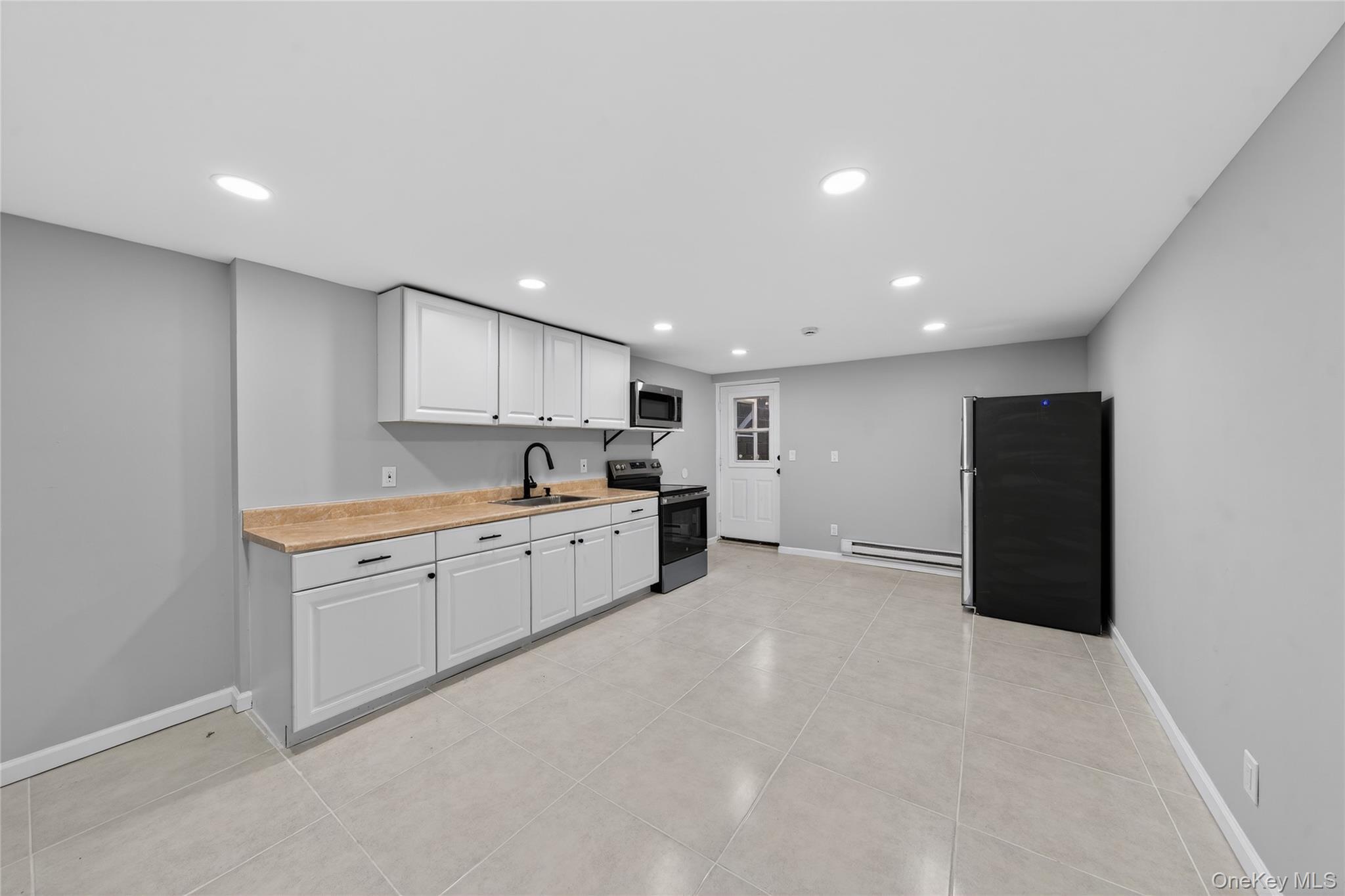 Single Family Oak  Suffolk County, NY 11967, MLS-980355-22