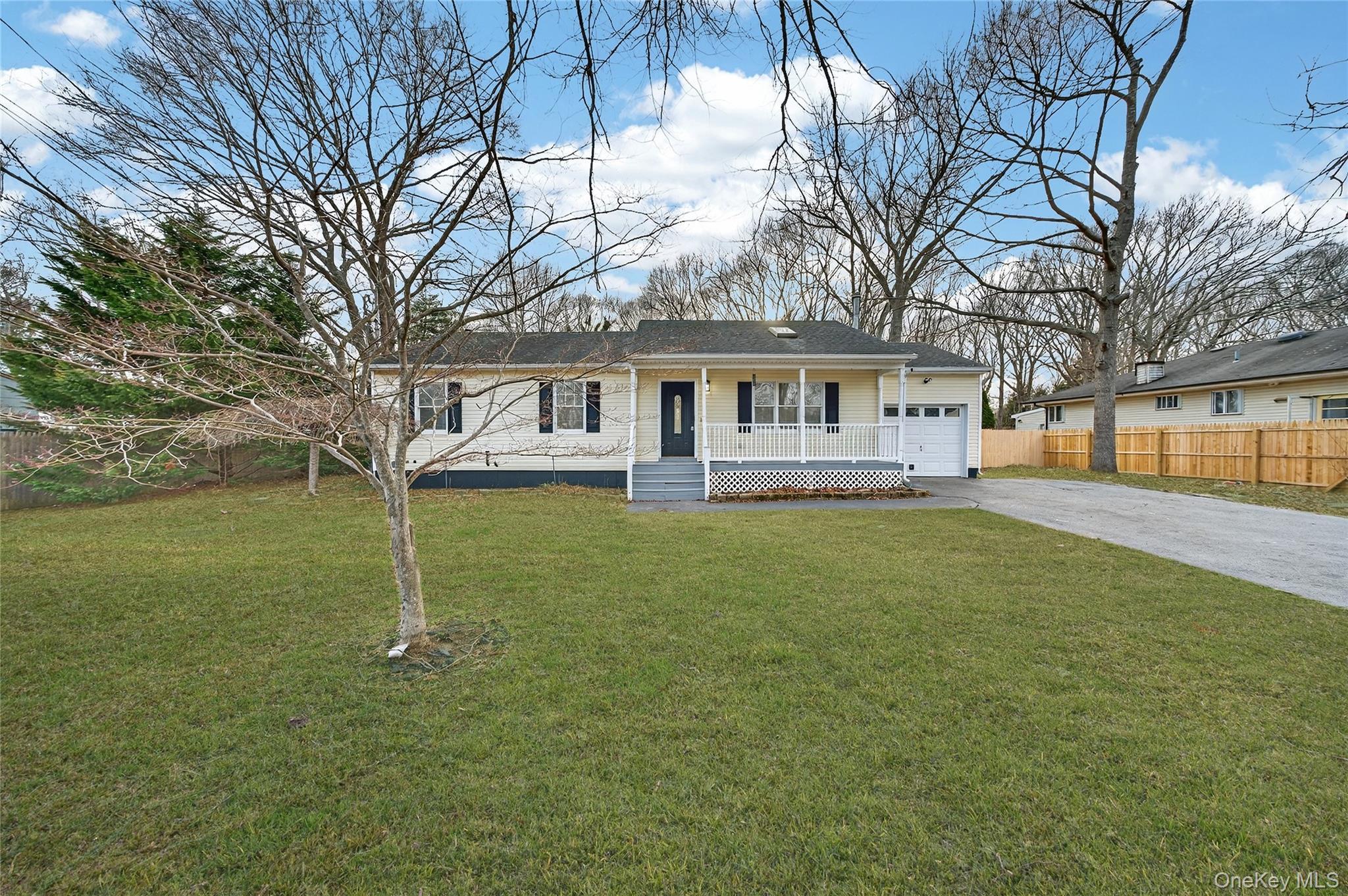 Single Family Oak  Suffolk County, NY 11967, MLS-980355-3