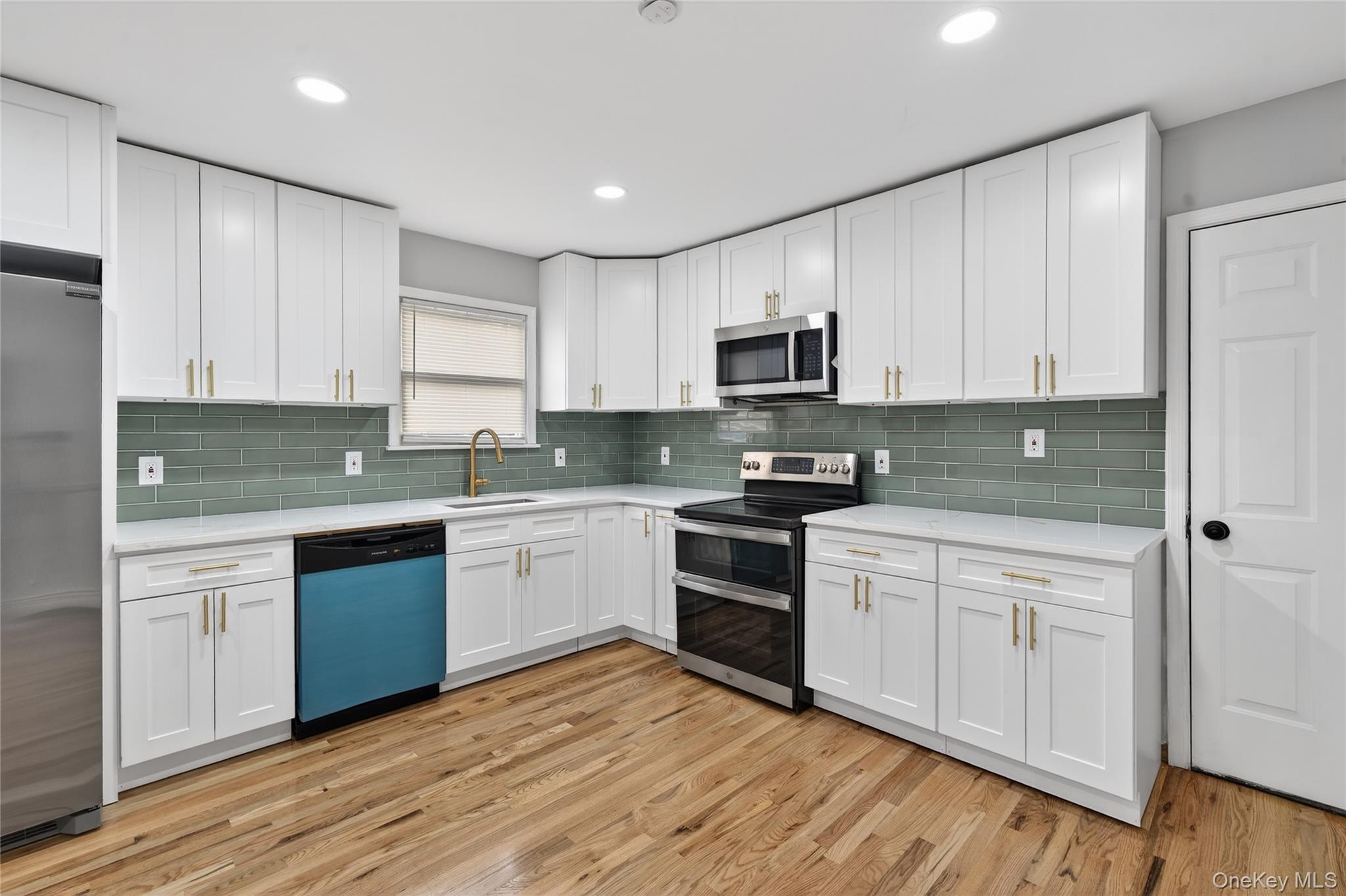 Single Family Oak  Suffolk County, NY 11967, MLS-980355-7