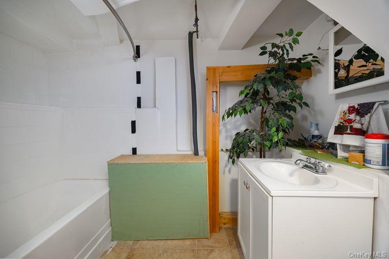 Single Family Innis  Dutchess County, NY 12601, MLS-980383-23