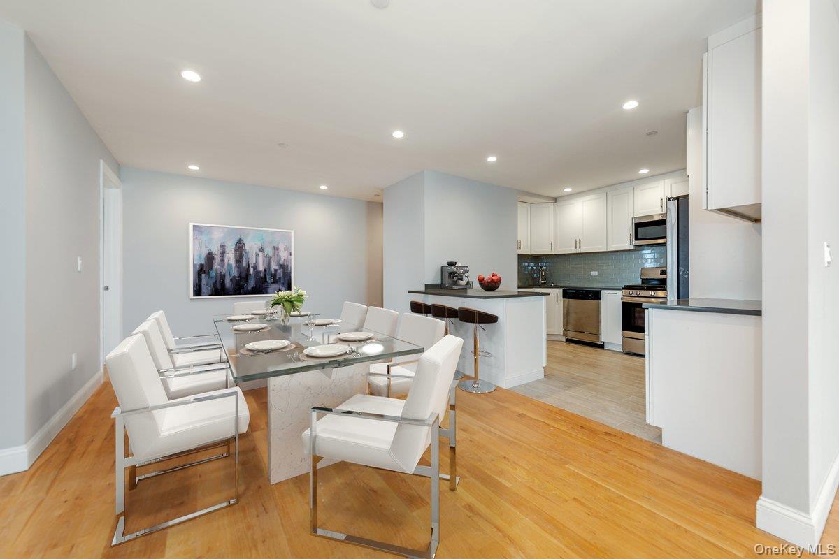 Condo Broadway  Nassau County, NY 11561, MLS-980410-11