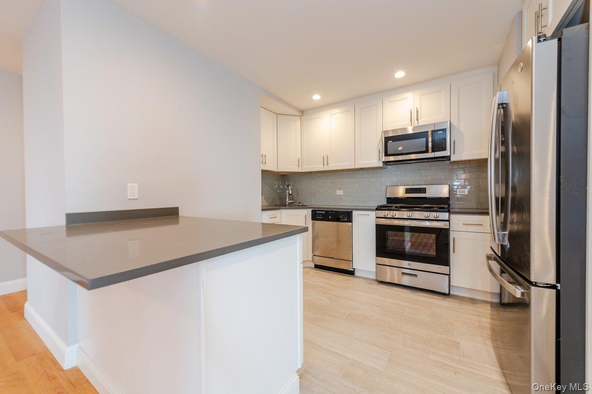 Condo Broadway  Nassau County, NY 11561, MLS-980410-12