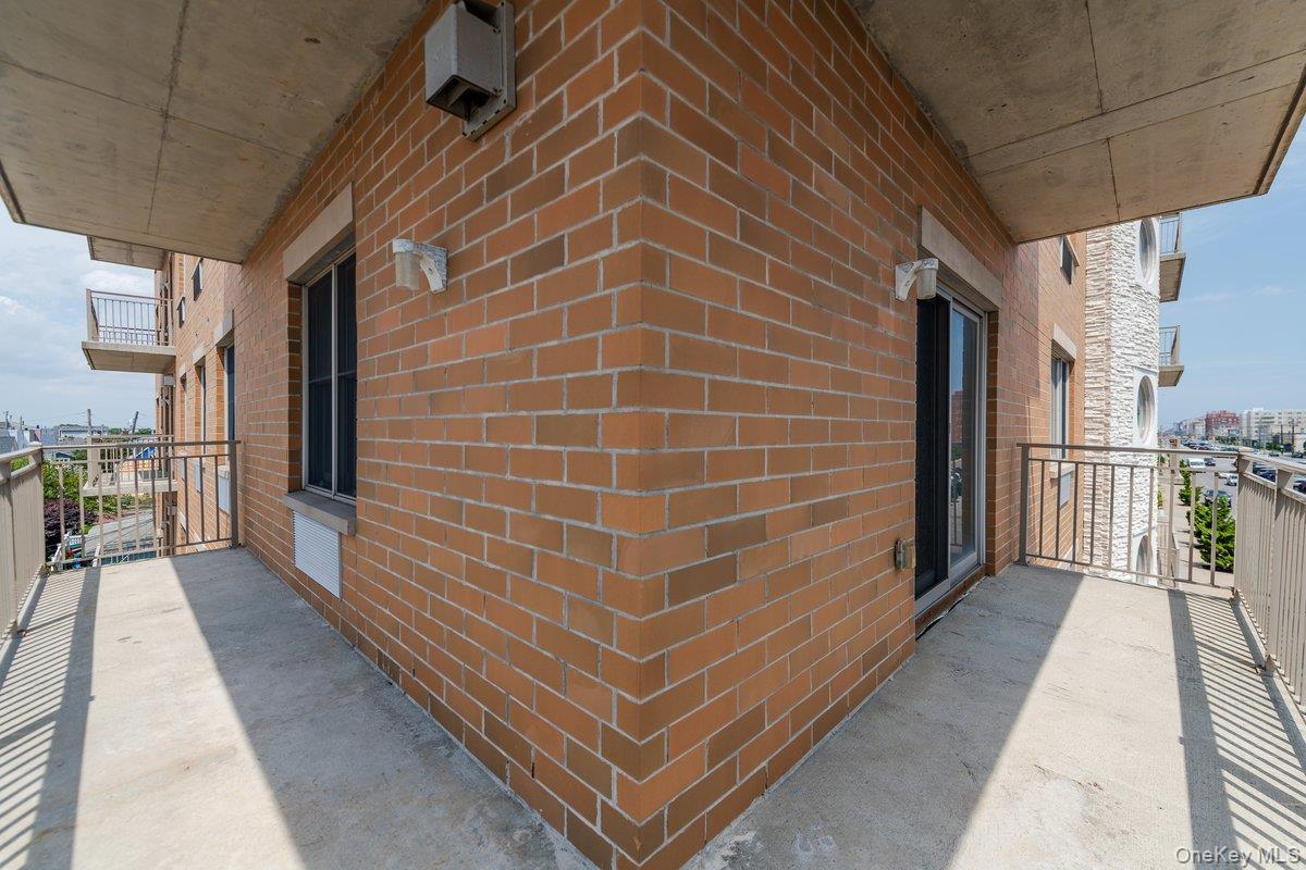 Condo Broadway  Nassau County, NY 11561, MLS-980410-21