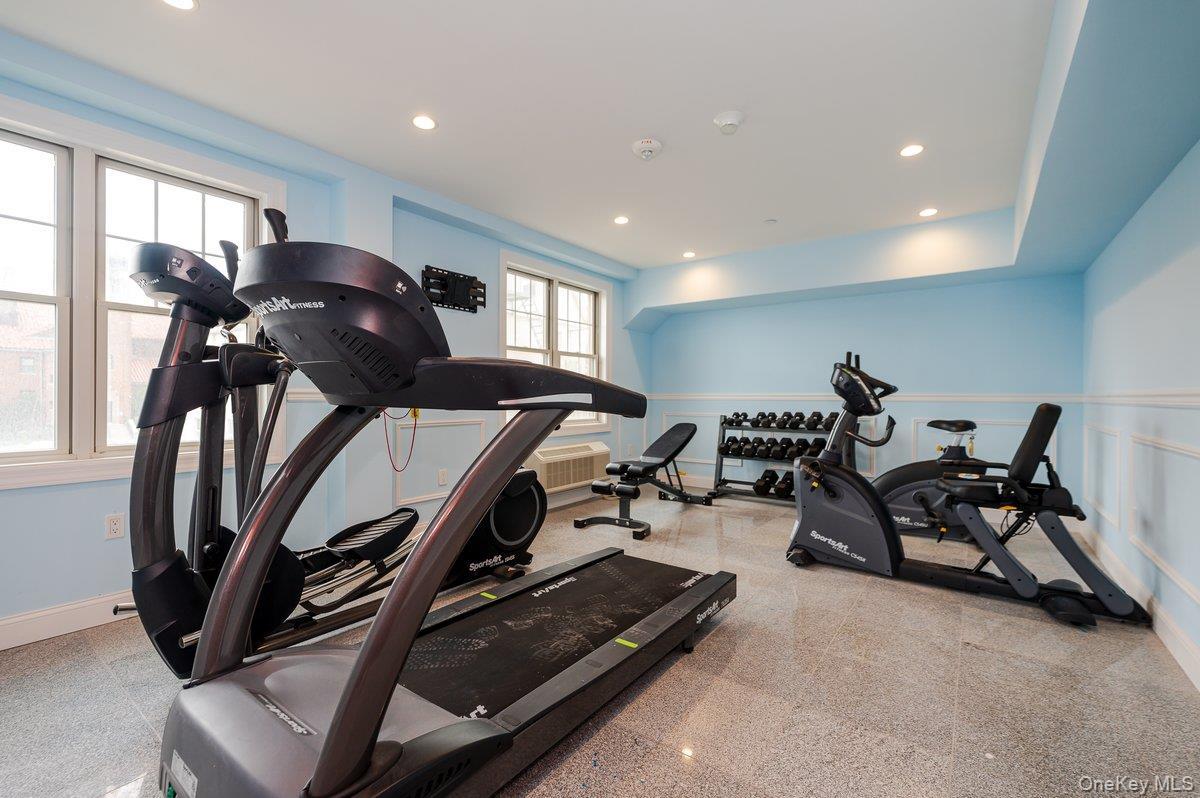 Condo Broadway  Nassau County, NY 11561, MLS-980410-24