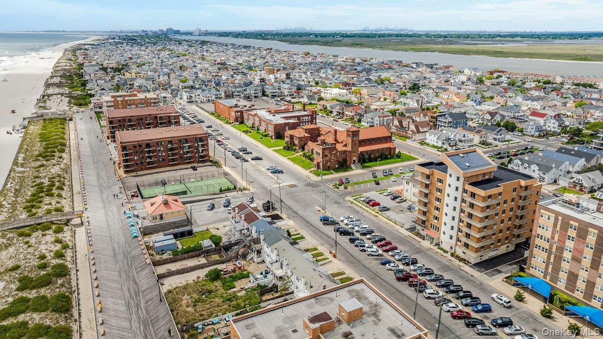 Condo Broadway  Nassau County, NY 11561, MLS-980410-33