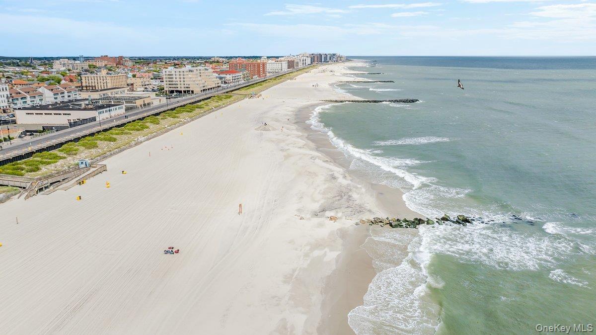 Condo Broadway  Nassau County, NY 11561, MLS-980410-37