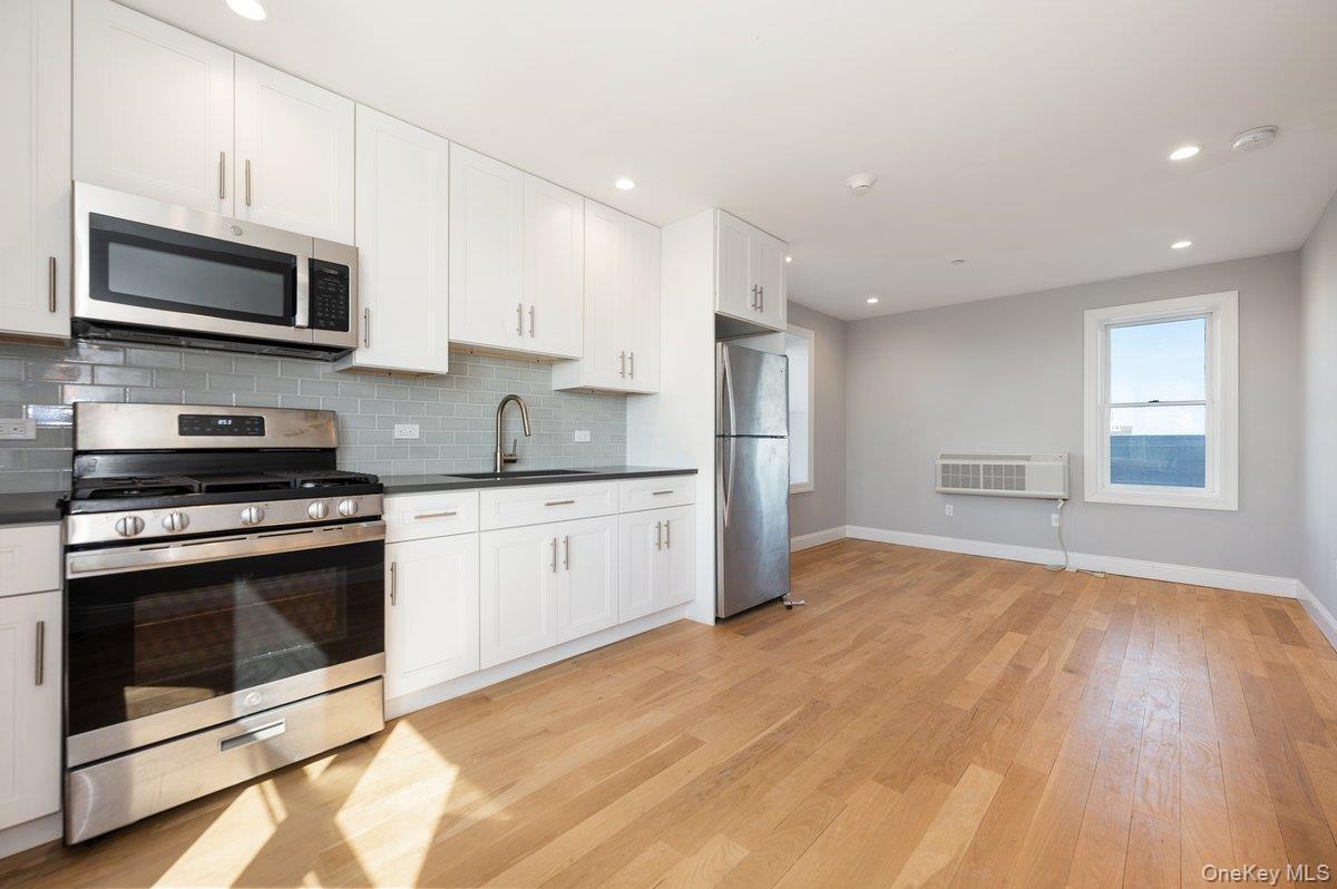 Condo Broadway  Nassau County, NY 11561, MLS-980410-44