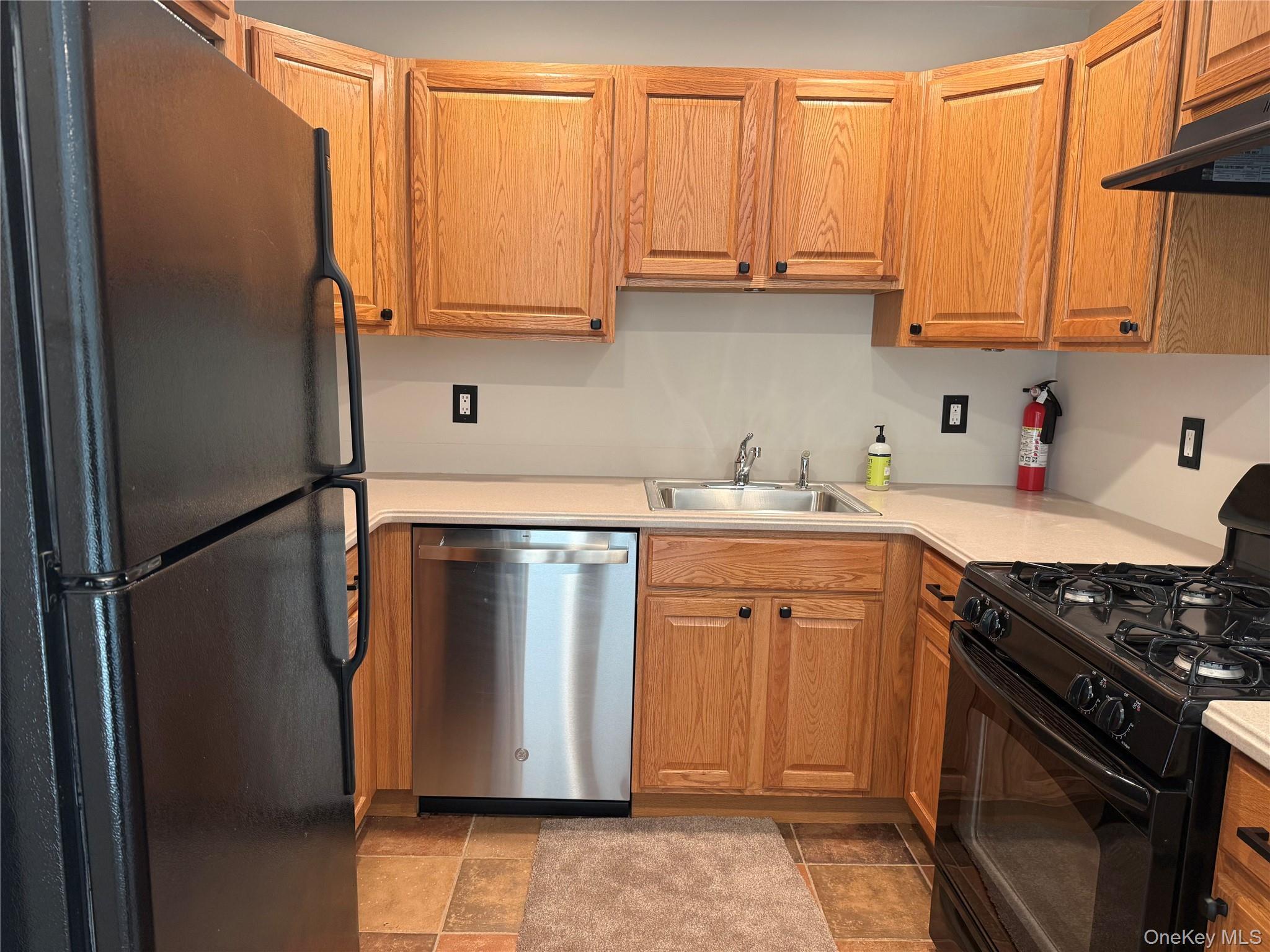 Condo Lorien  Suffolk County, NY 11747, MLS-980422-5