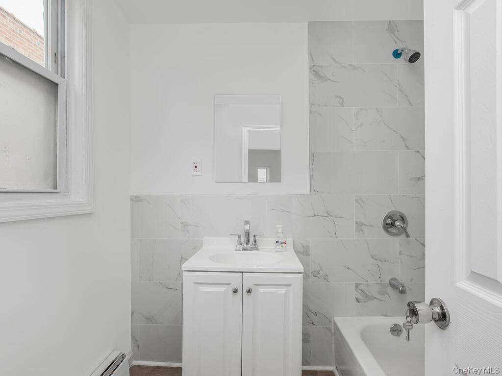 Single Family Calhoun  Bronx, NY 10465, MLS-980481-25