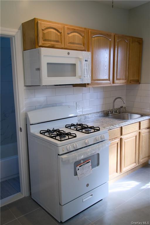 Single Family Flatlands  Brooklyn, NY 11236, MLS-980514-28