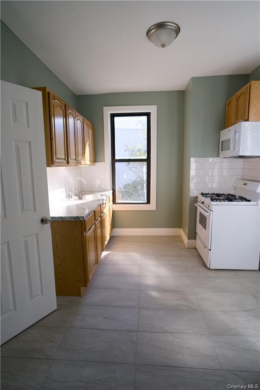 Single Family Flatlands  Brooklyn, NY 11236, MLS-980514-35