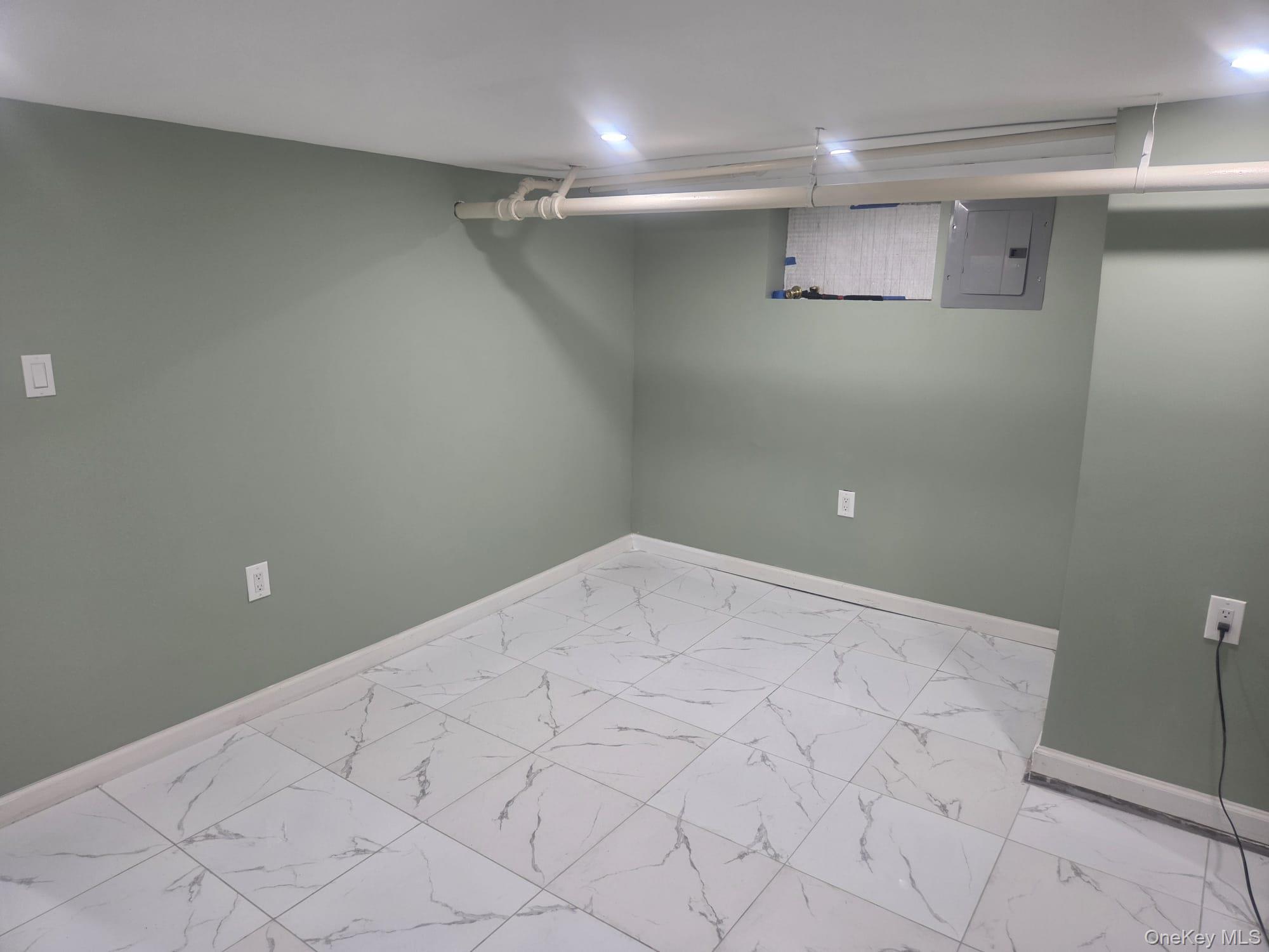 Single Family 95th Avenue  Queens, NY 11419, MLS-980529-23